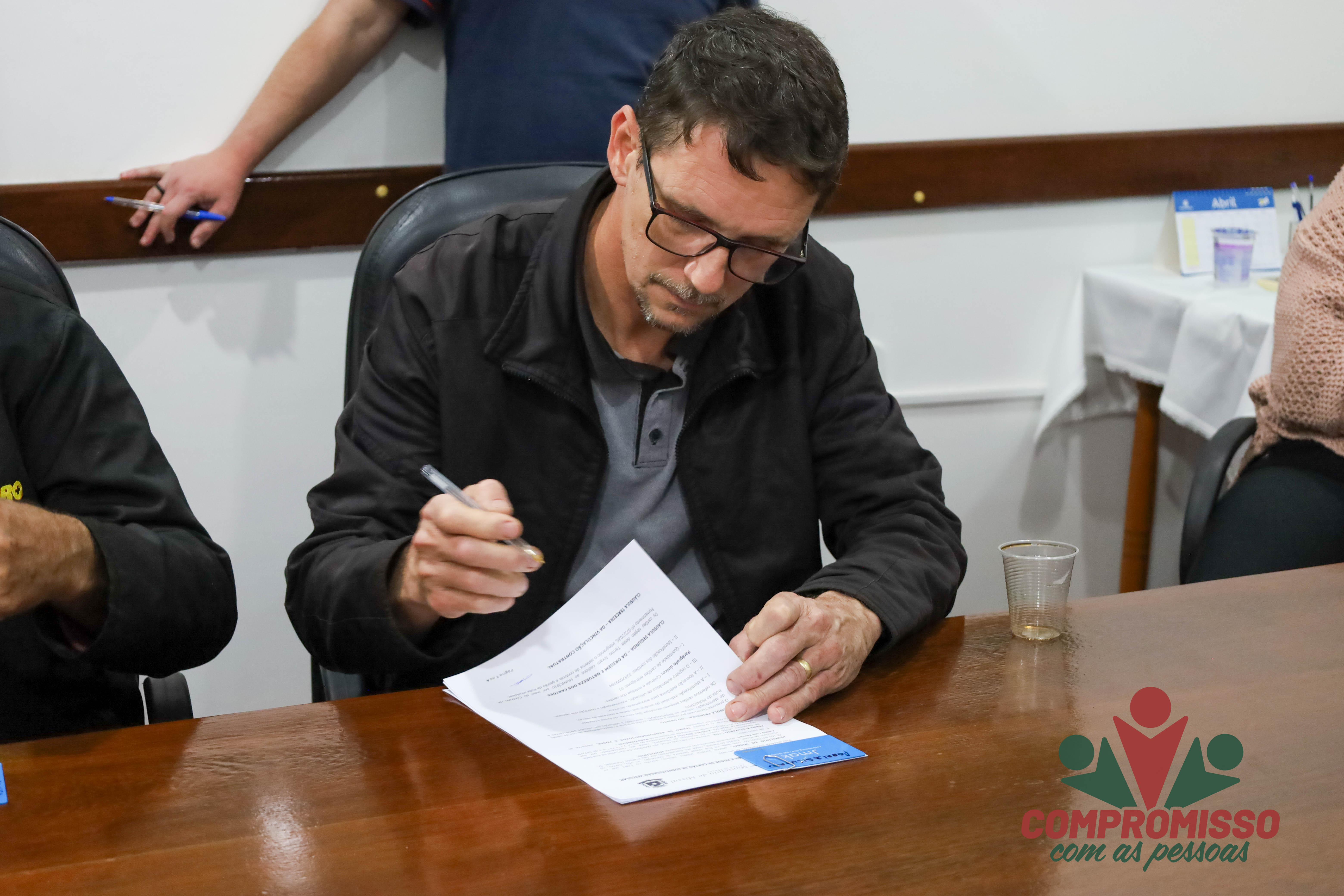 Administração de Missal entrega cartões de utilização na frota municipal para prestadores de serviços