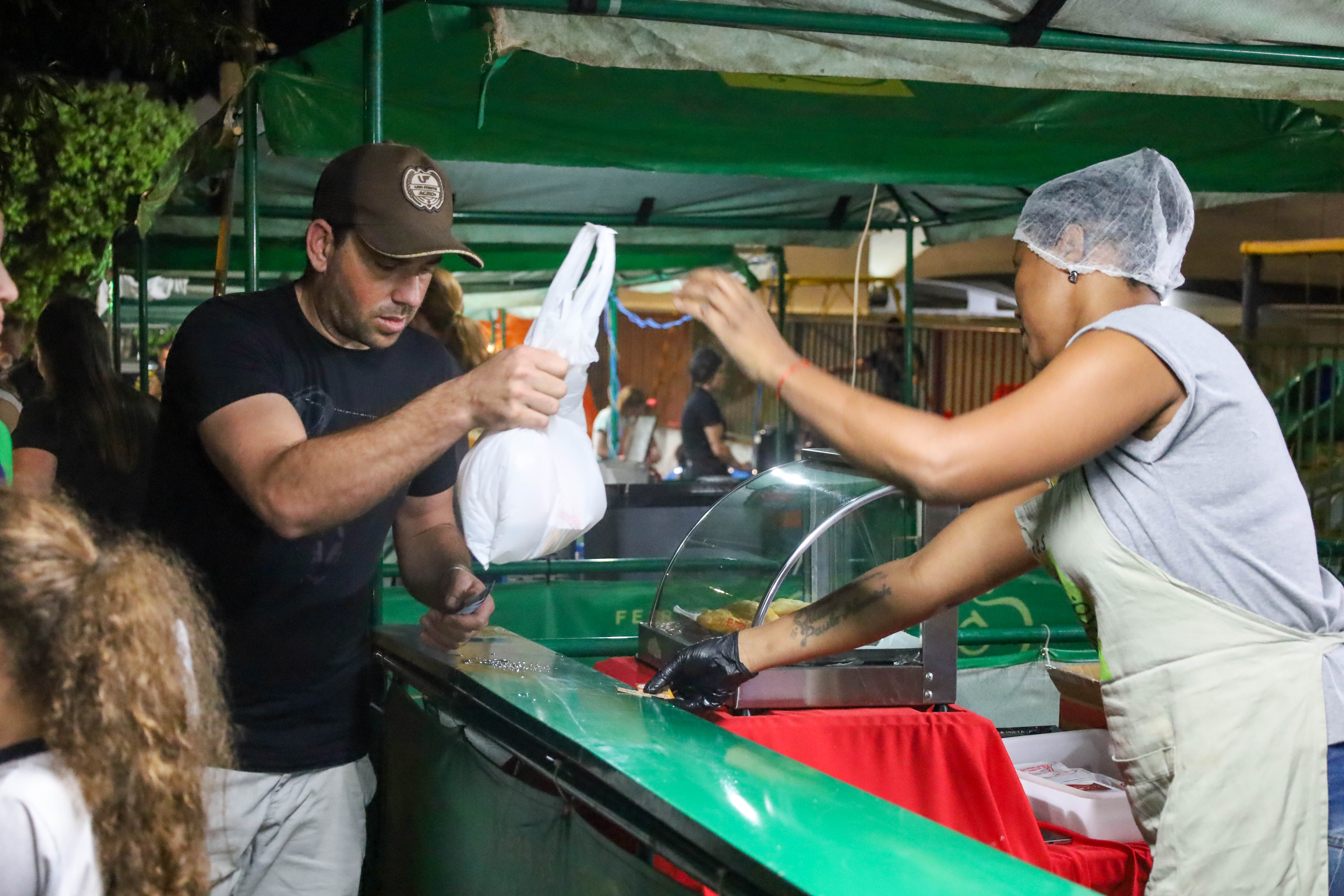 Espetáculo Ecos do Tempo atraiu um grande público para a Feira Gastronômica e Cultura e Expo Cresol