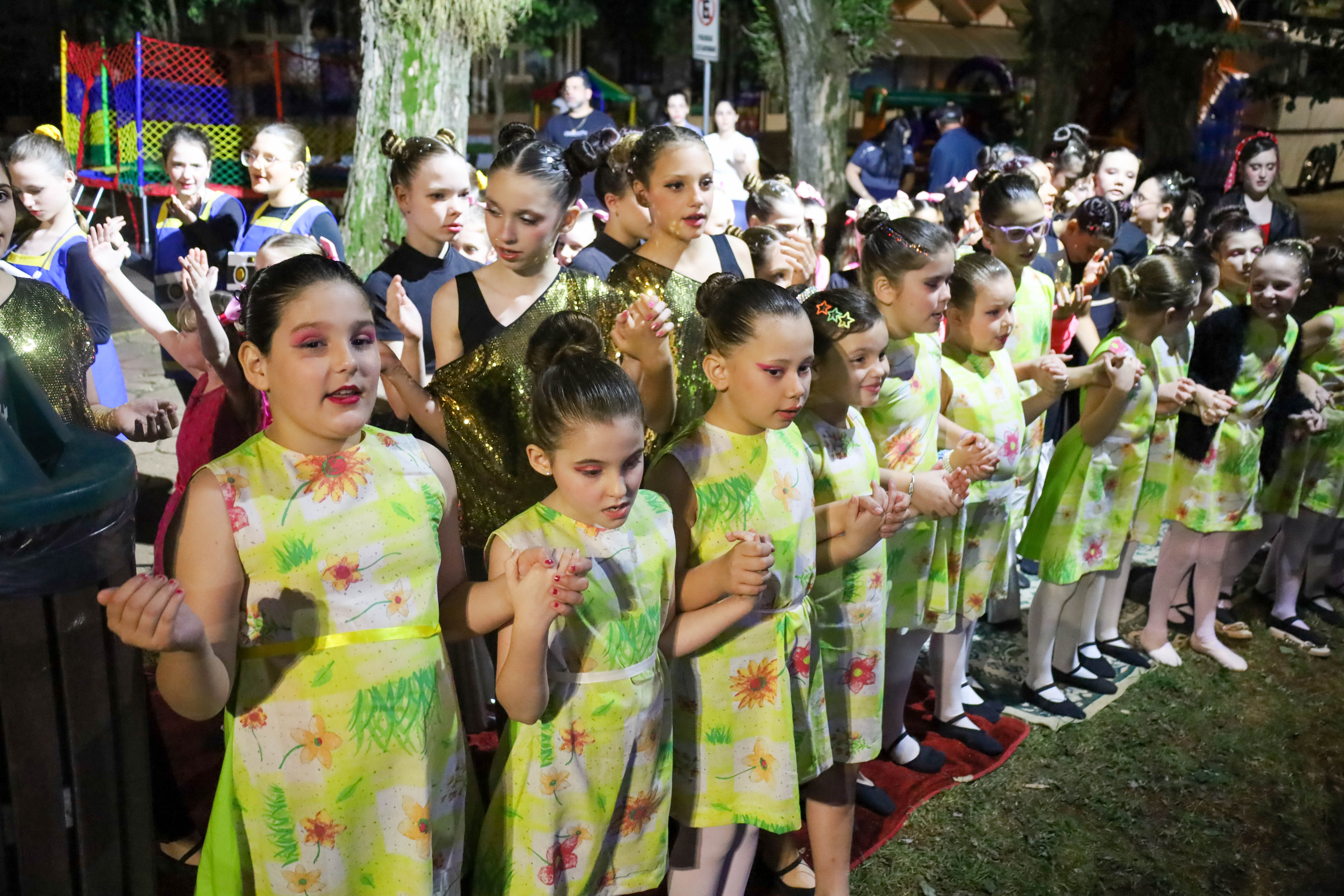 Espetáculo Ecos do Tempo atraiu um grande público para a Feira Gastronômica e Cultura e Expo Cresol