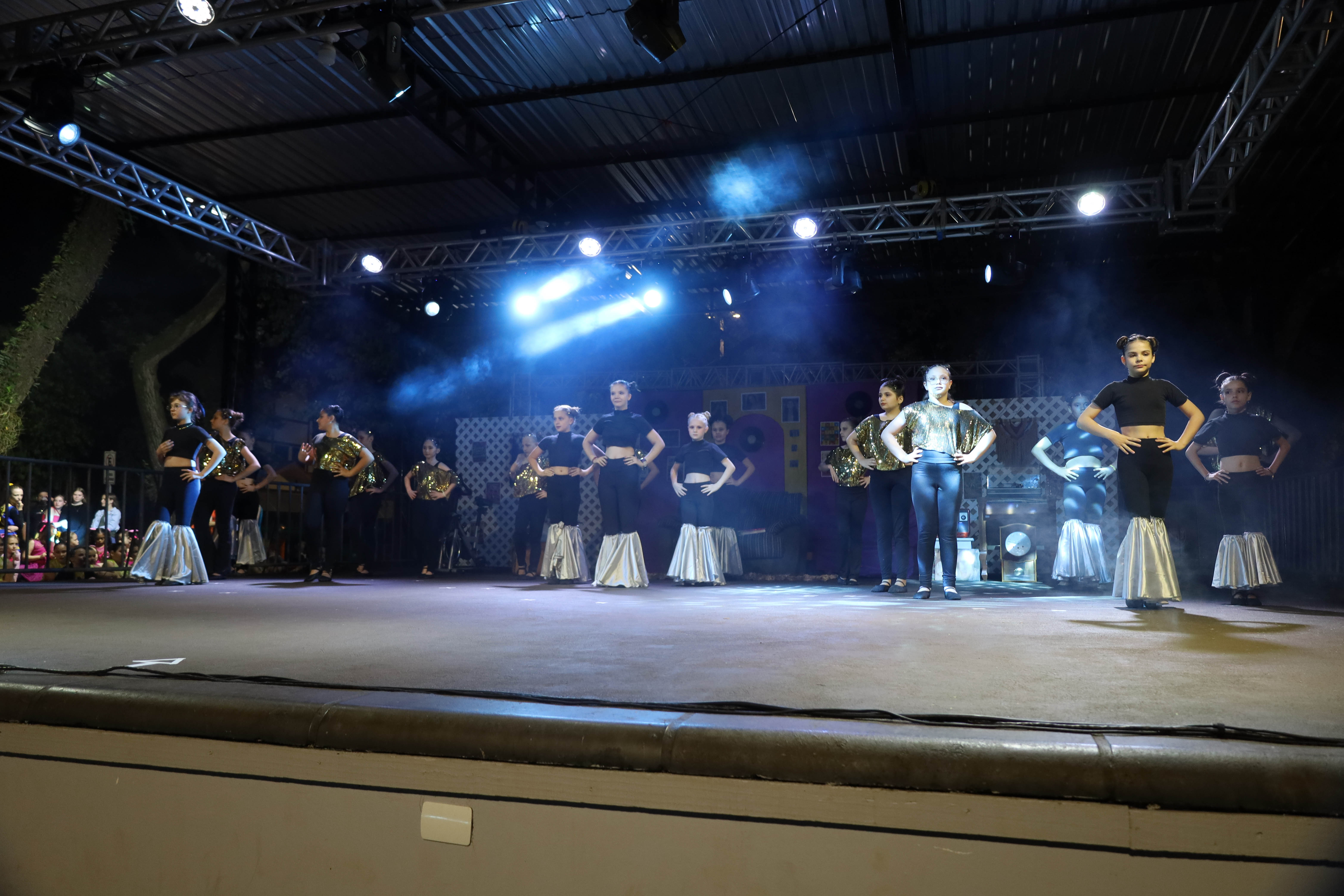 Espetáculo Ecos do Tempo atraiu um grande público para a Feira Gastronômica e Cultura e Expo Cresol