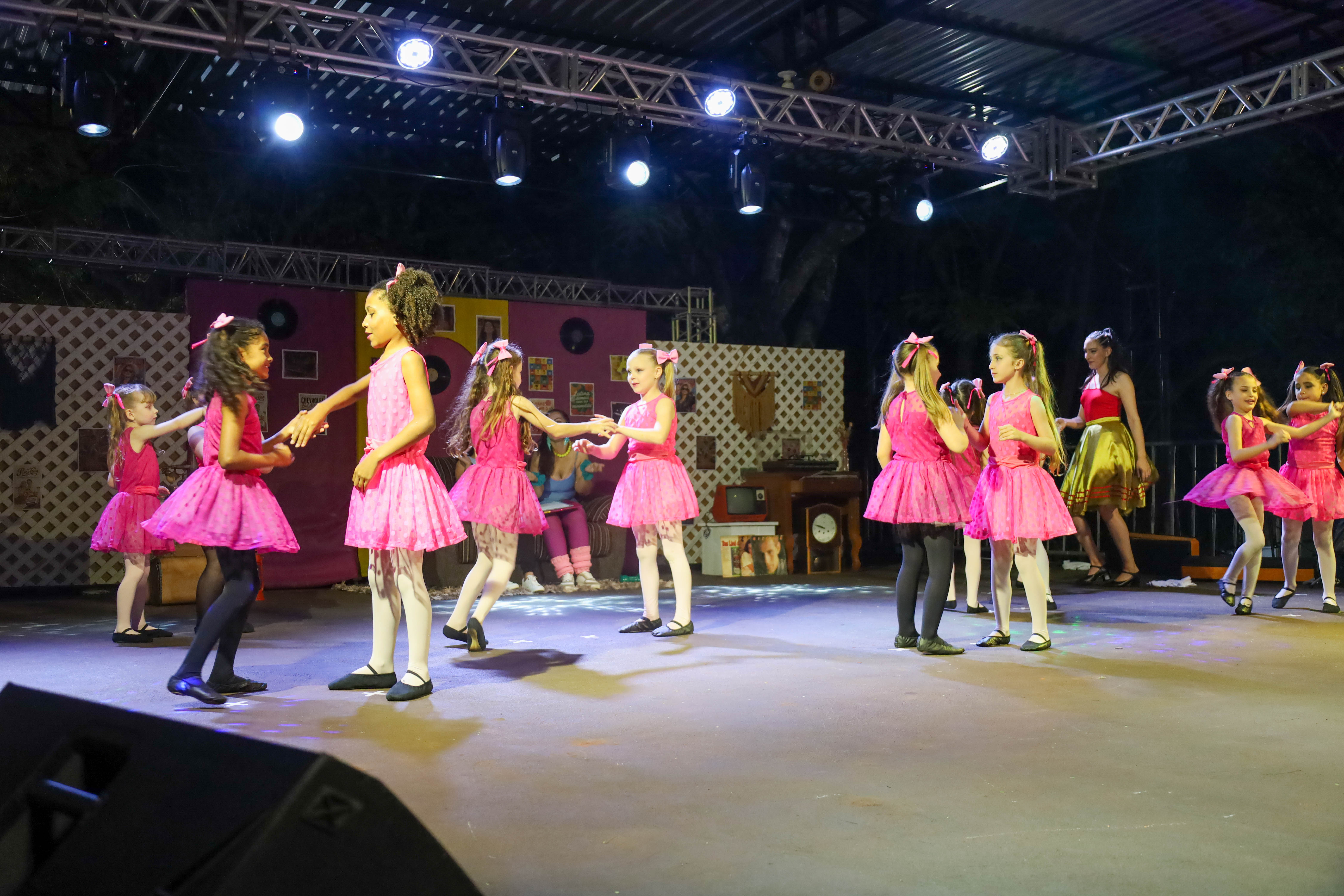 Espetáculo Ecos do Tempo atraiu um grande público para a Feira Gastronômica e Cultura e Expo Cresol
