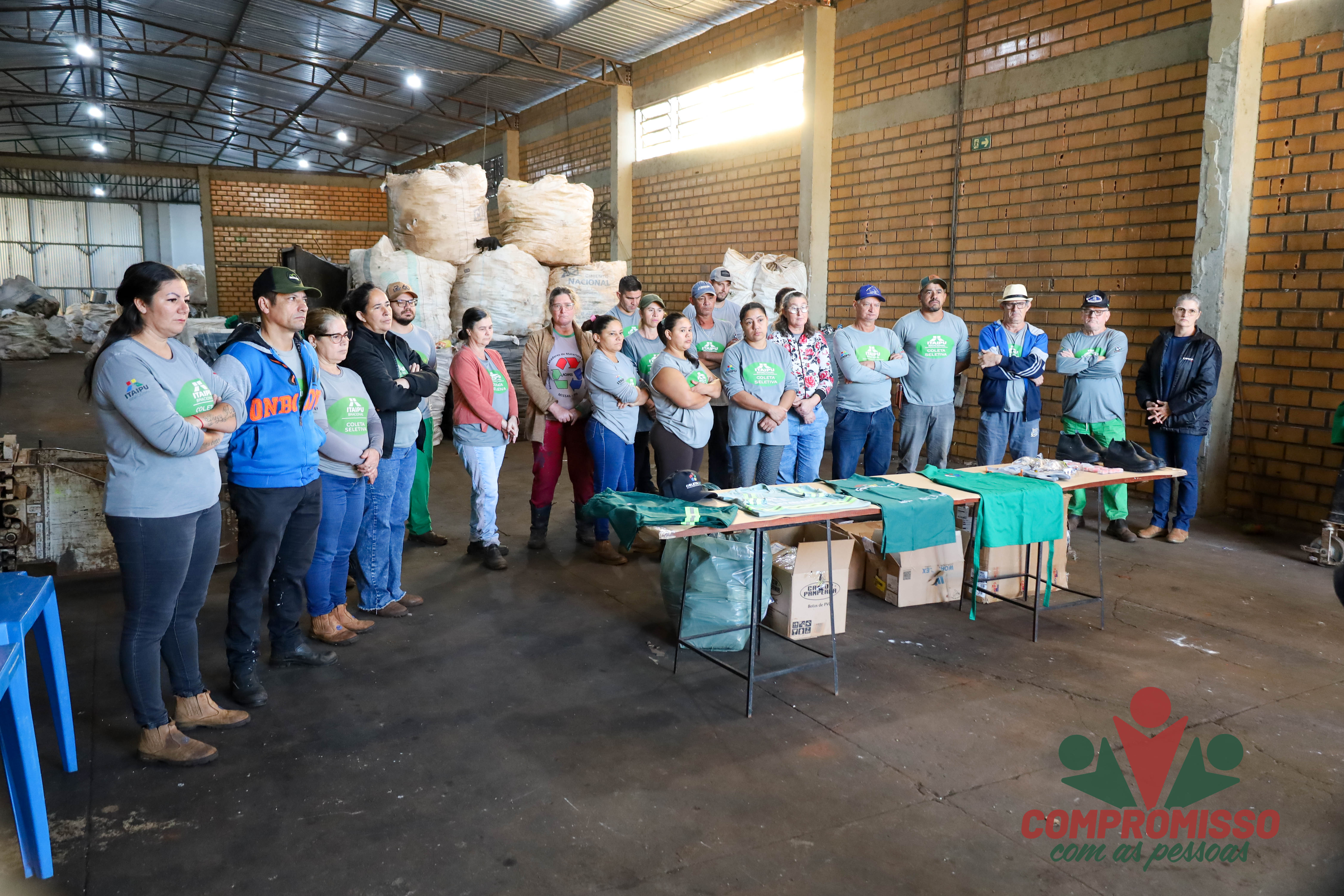 Associação dos catadores de Recicláveis de Missal recebem novos EPI’s