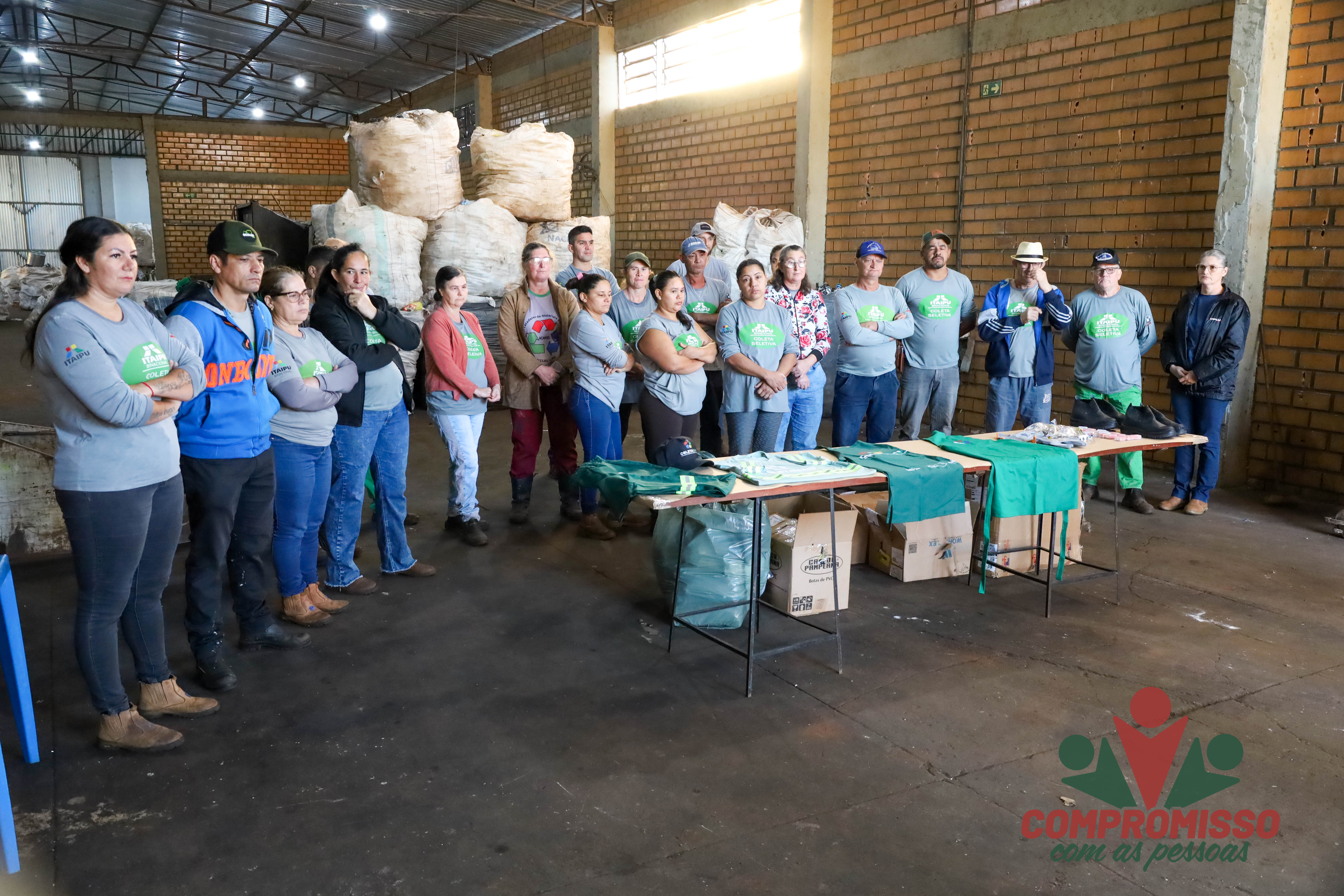 Associação dos catadores de Recicláveis de Missal recebem novos EPI’s