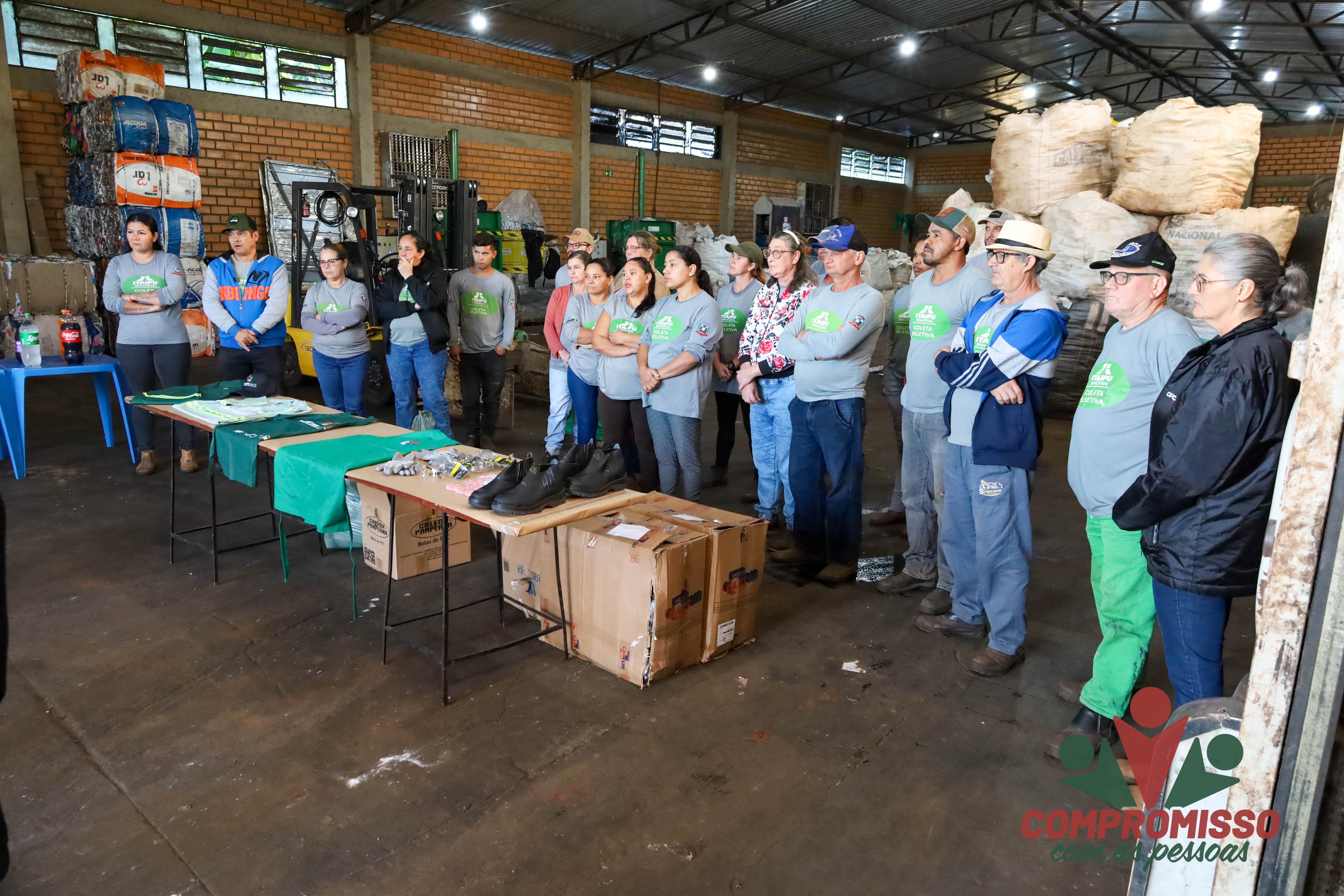 Associação dos catadores de Recicláveis de Missal recebem novos EPI’s