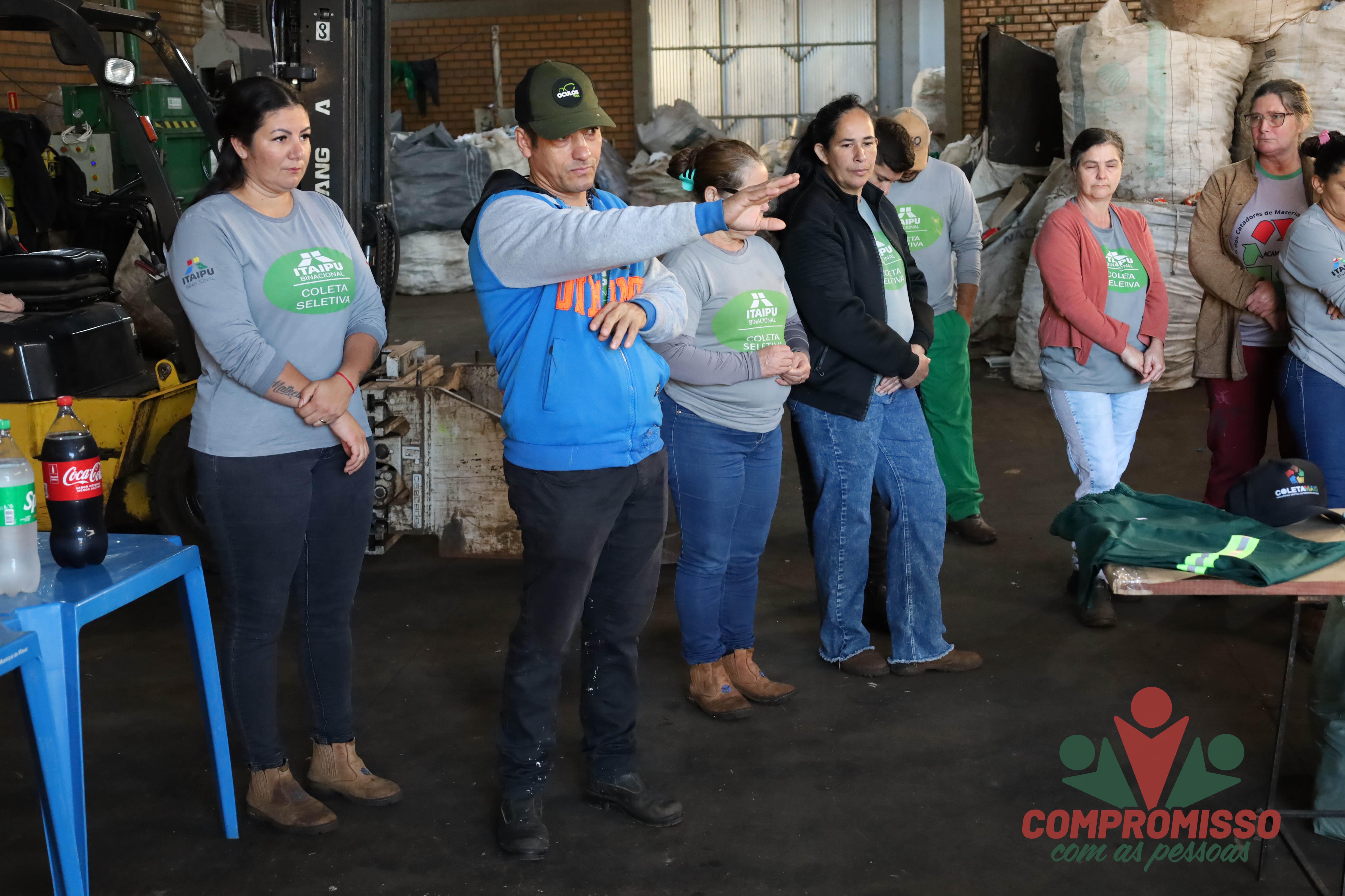 Associação dos catadores de Recicláveis de Missal recebem novos EPI’s