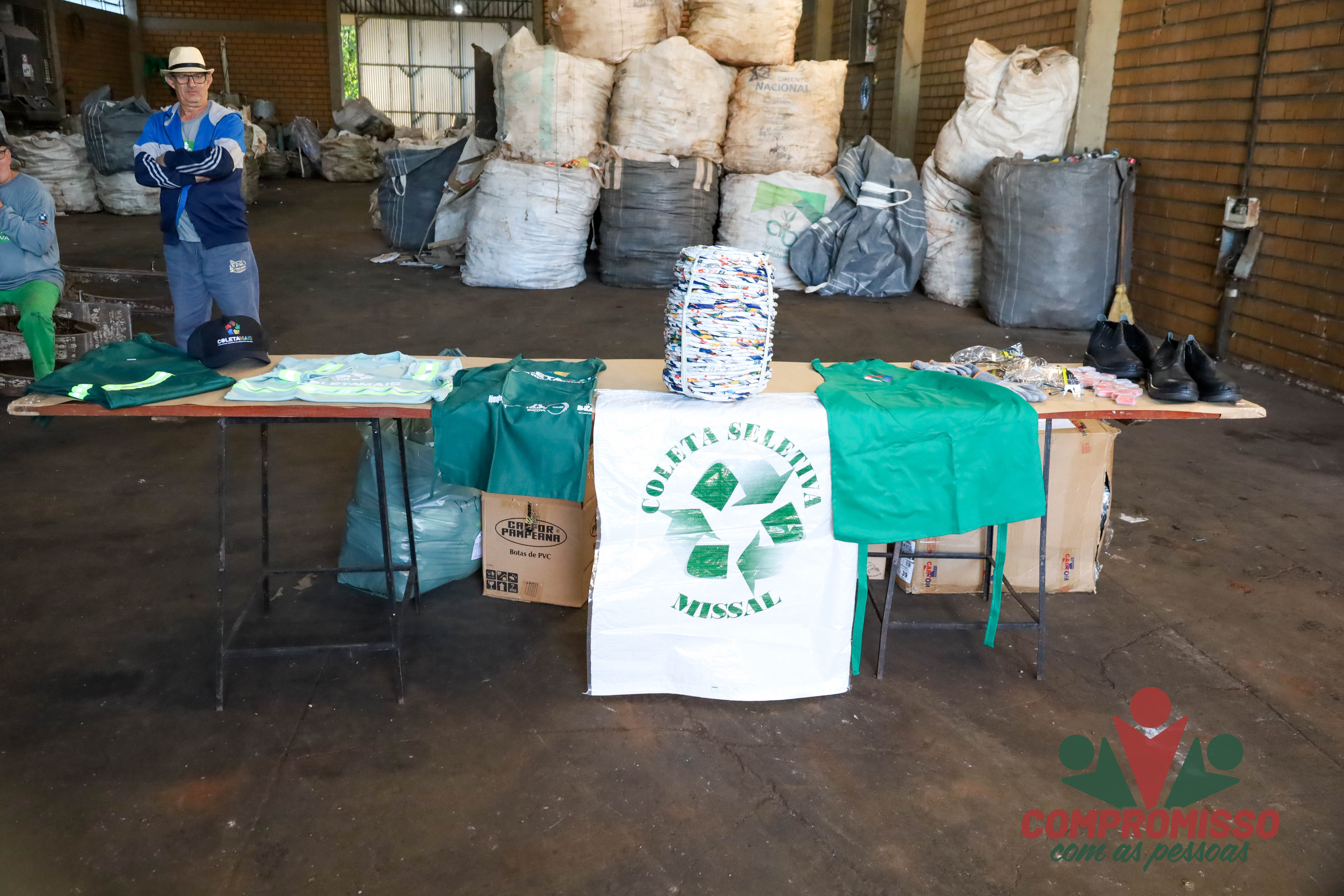 Associação dos catadores de Recicláveis de Missal recebem novos EPI’s