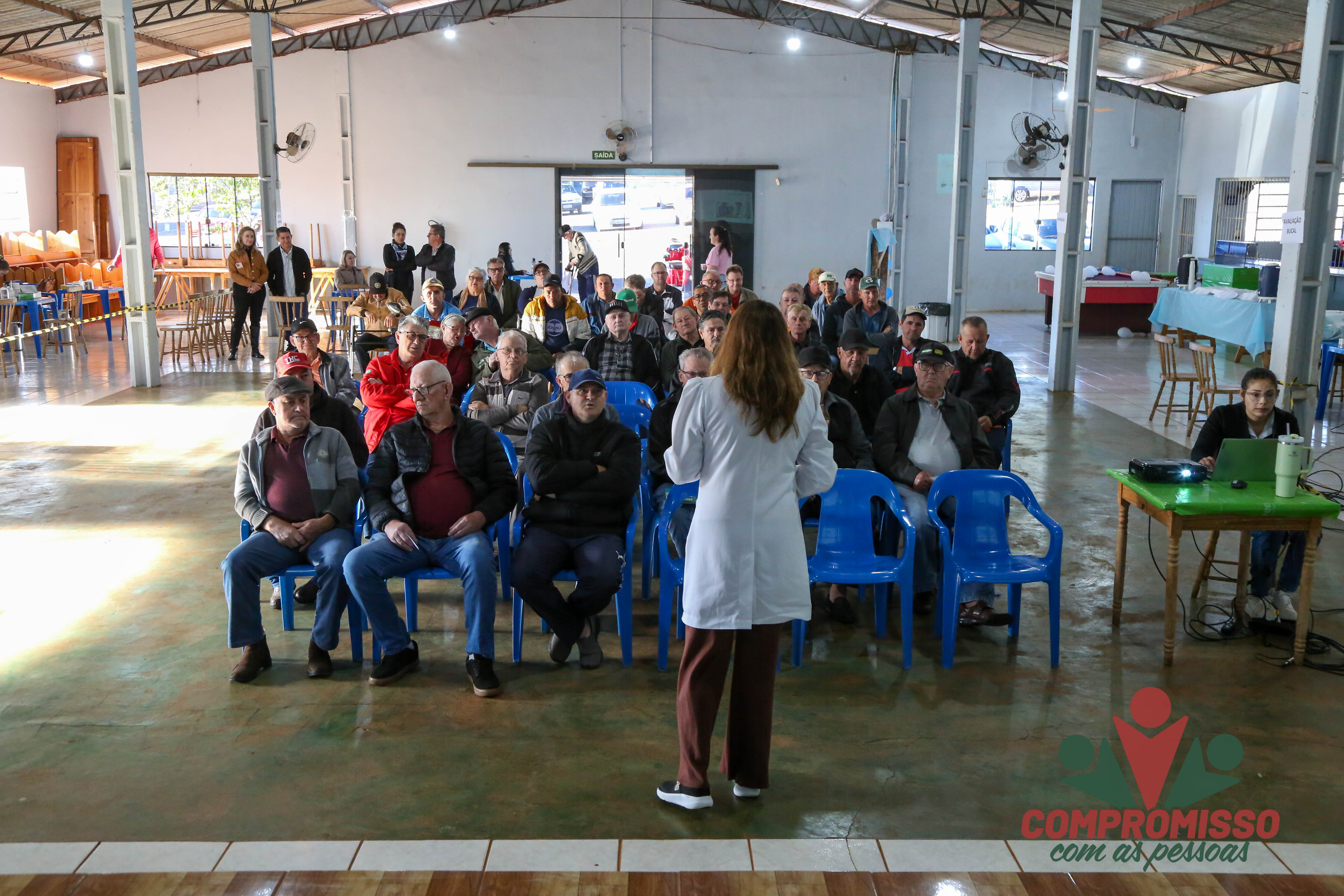 Clube do Bairro Renascer recebe ações do Agosto Azul