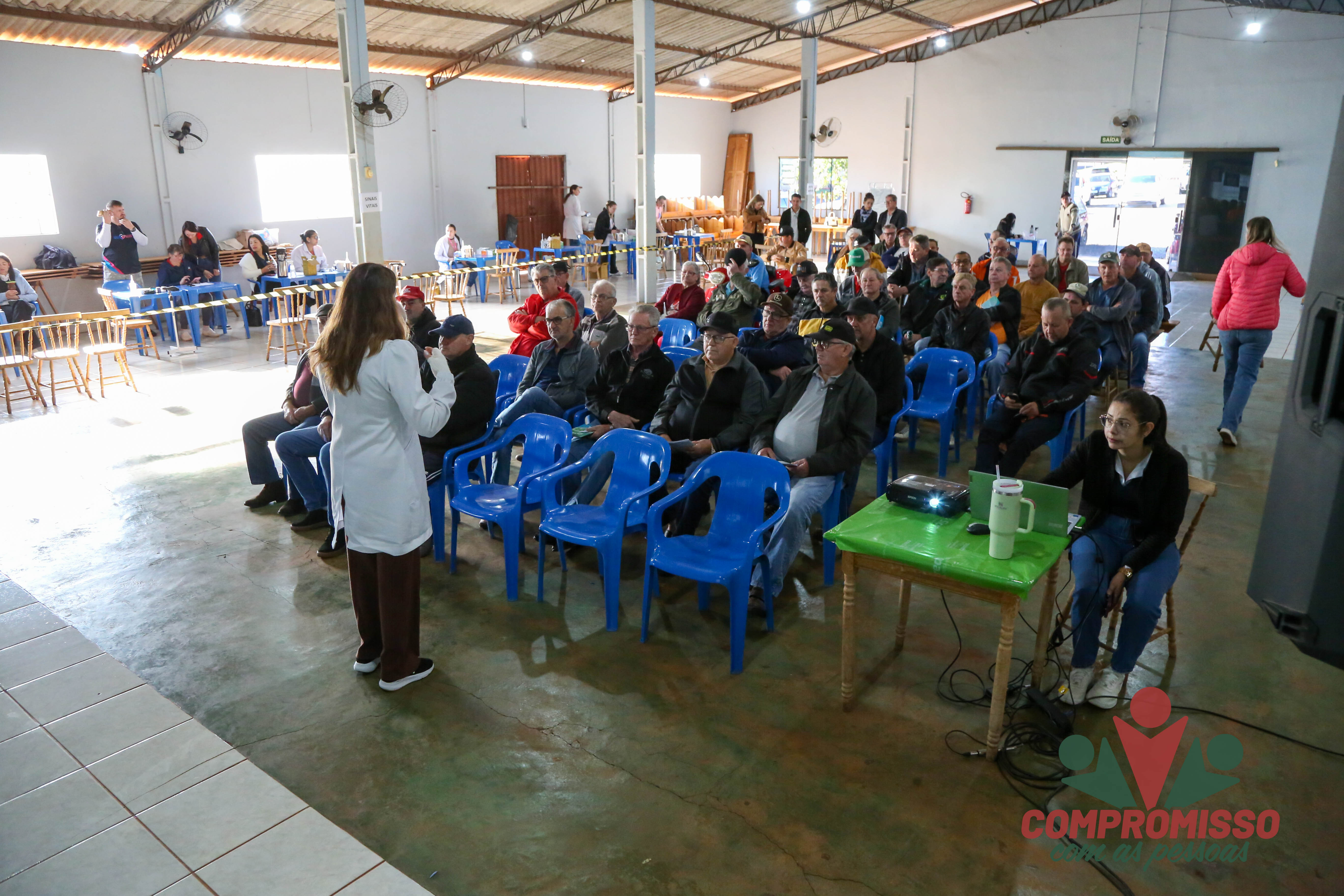 Clube do Bairro Renascer recebe ações do Agosto Azul