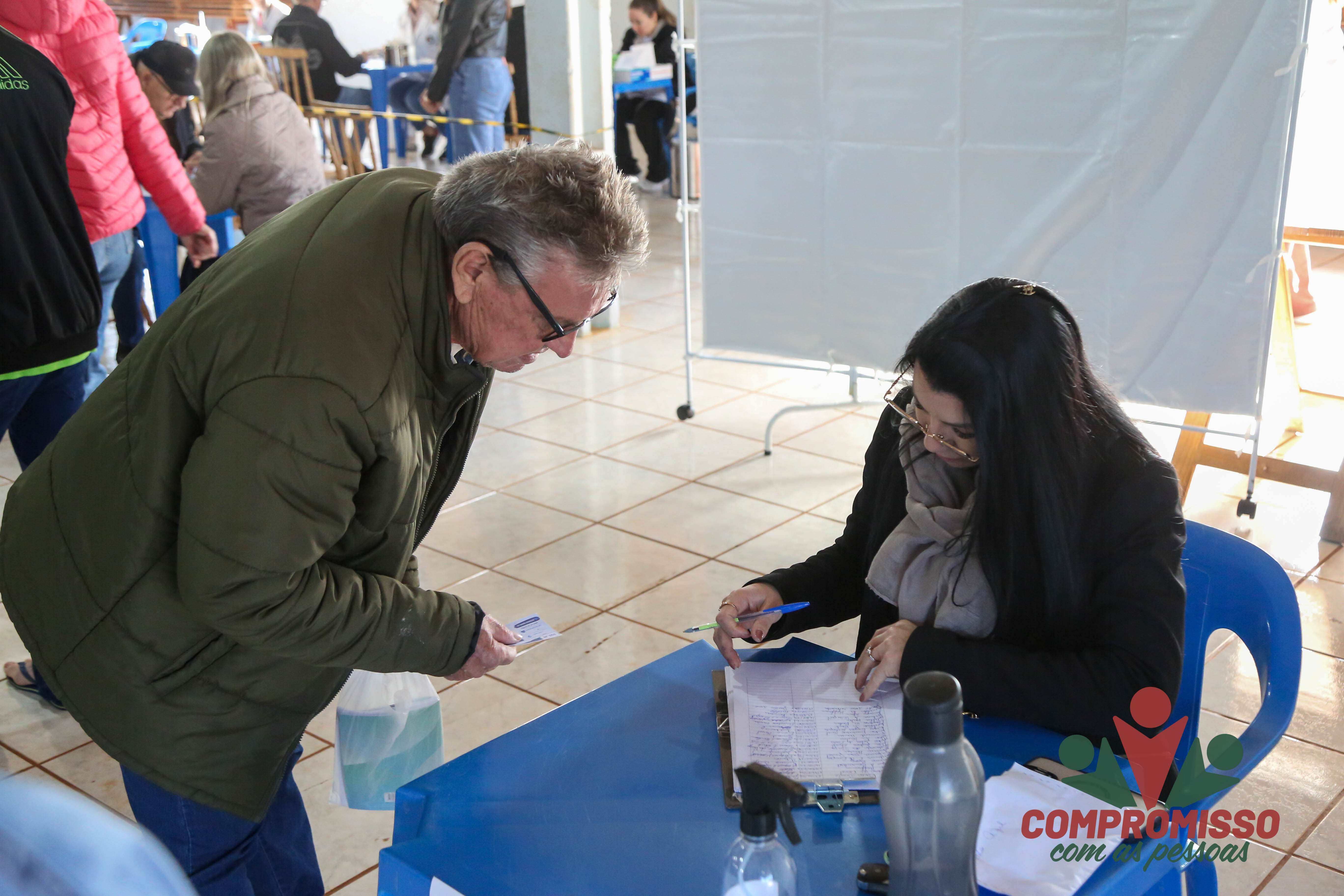 Clube do Bairro Renascer recebe ações do Agosto Azul