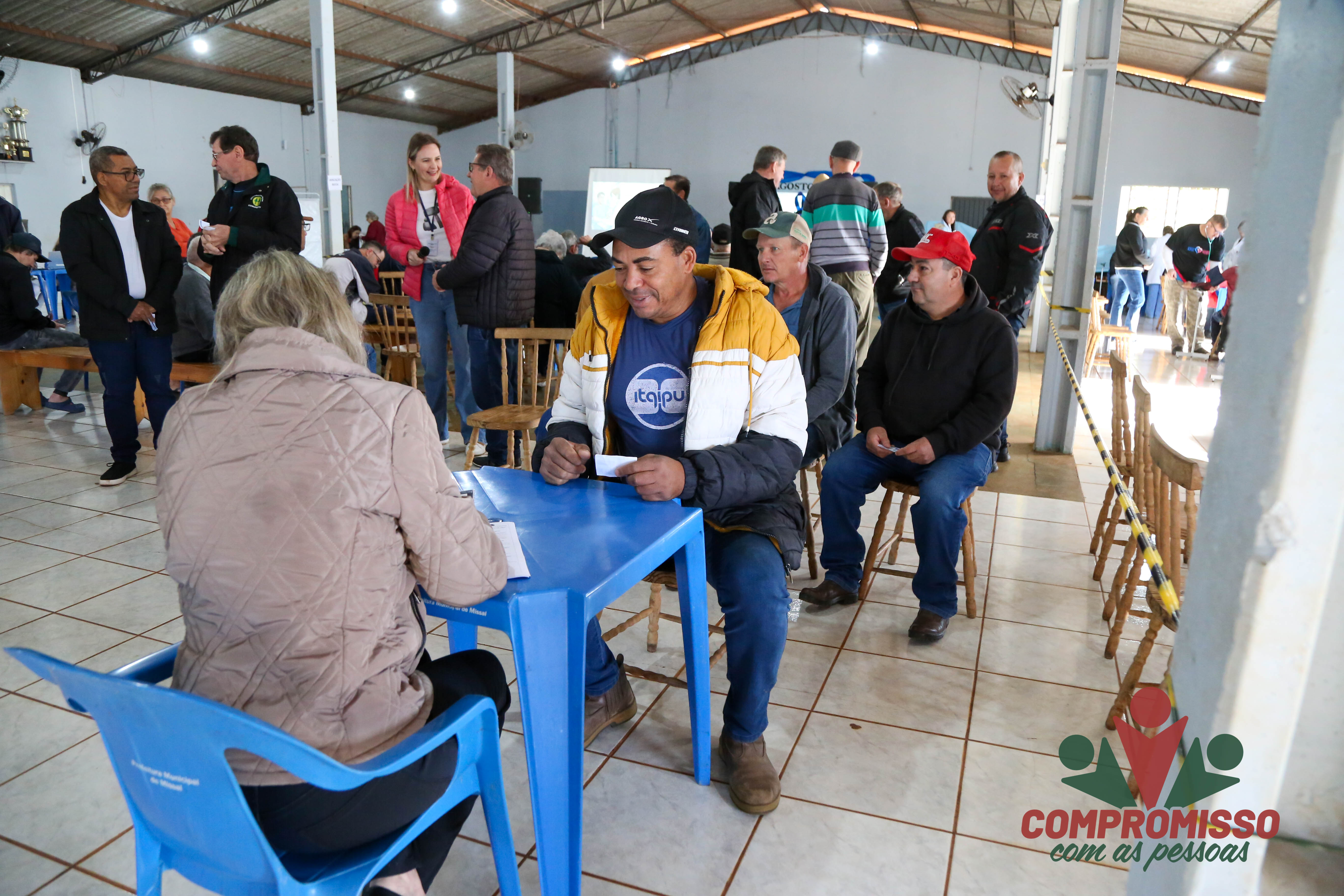 Clube do Bairro Renascer recebe ações do Agosto Azul