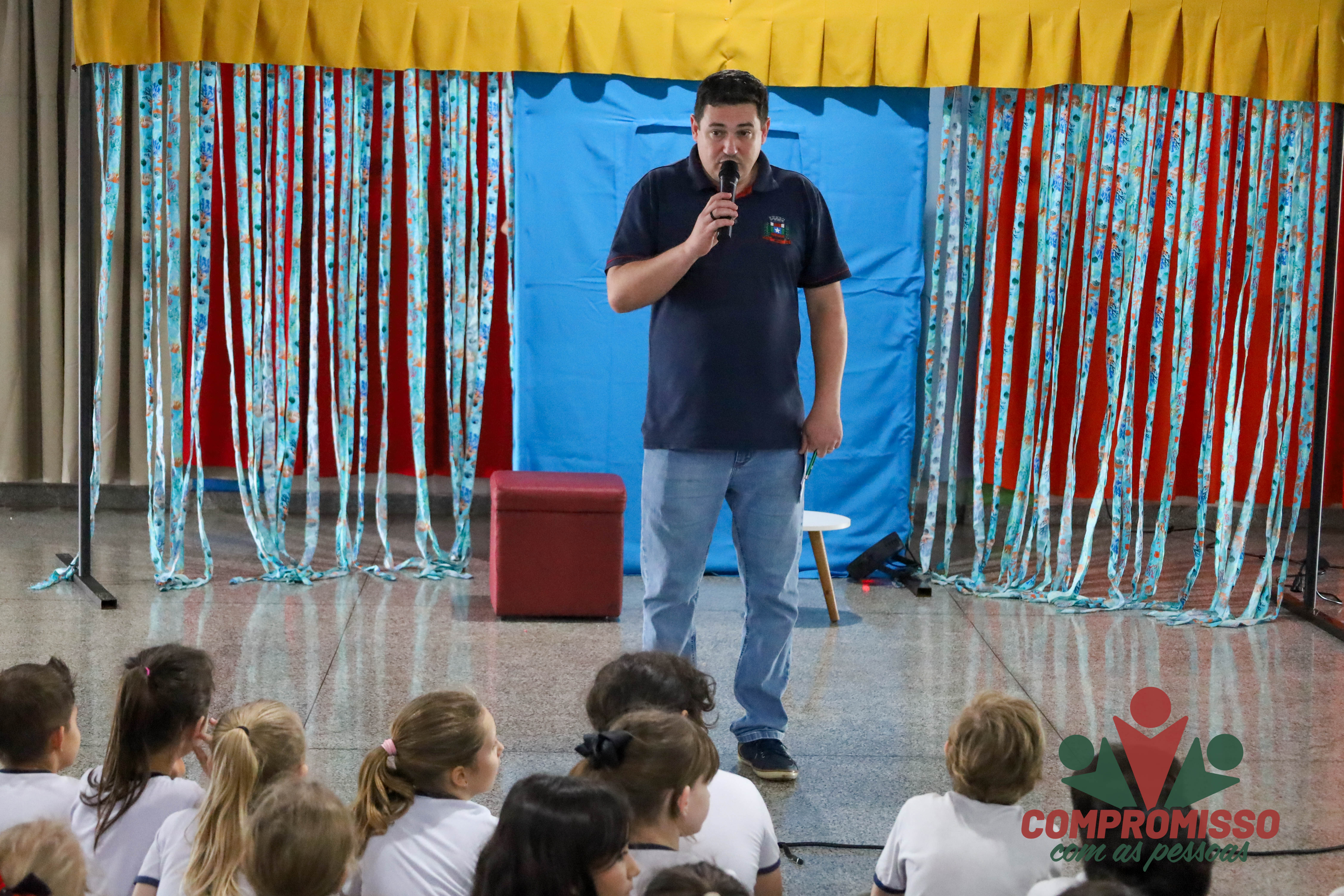 Teatro sobre Amizade é apresentado aos alunos da rede municipal durante a semana da Criança em Missal