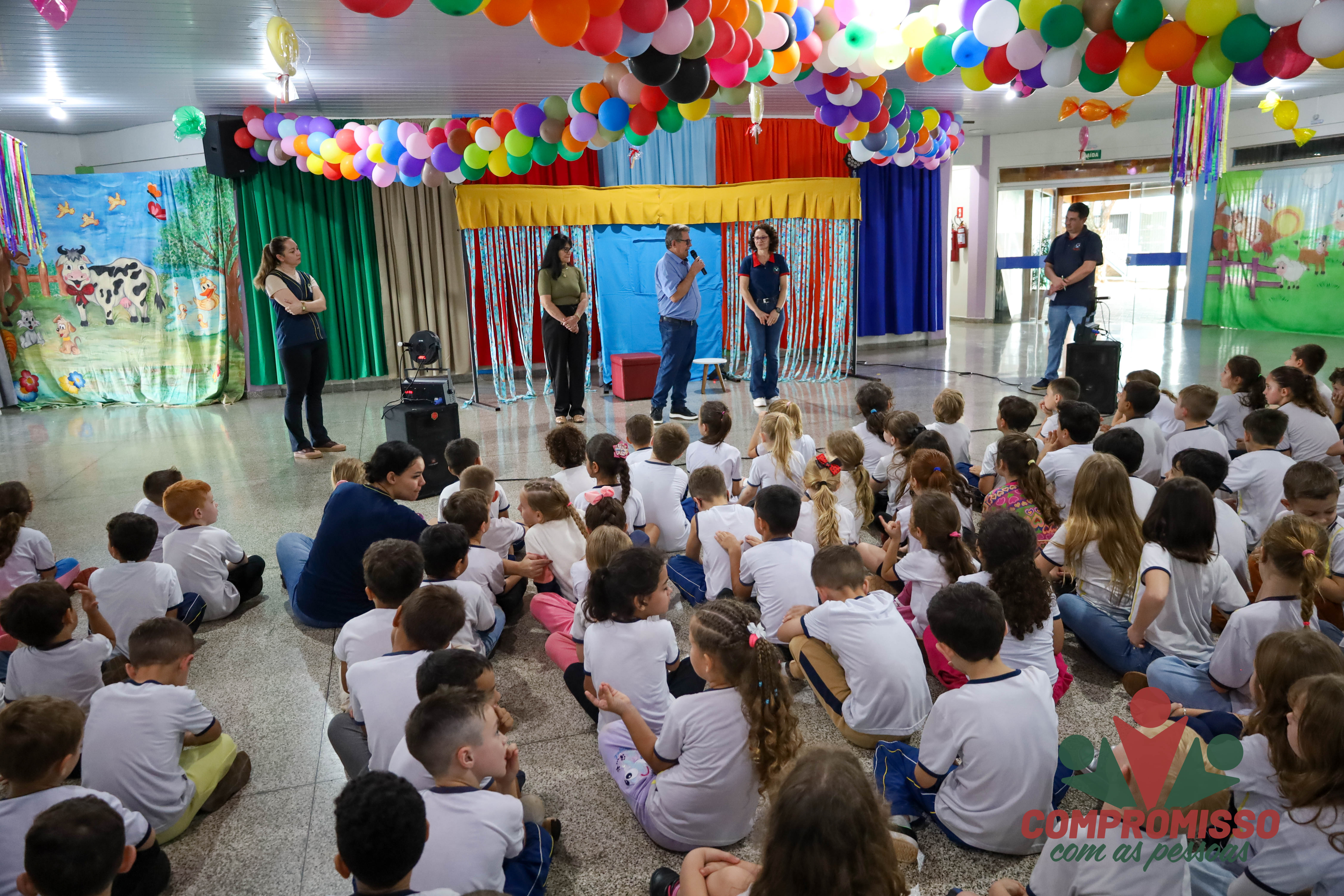 Teatro sobre Amizade é apresentado aos alunos da rede municipal durante a semana da Criança em Missal