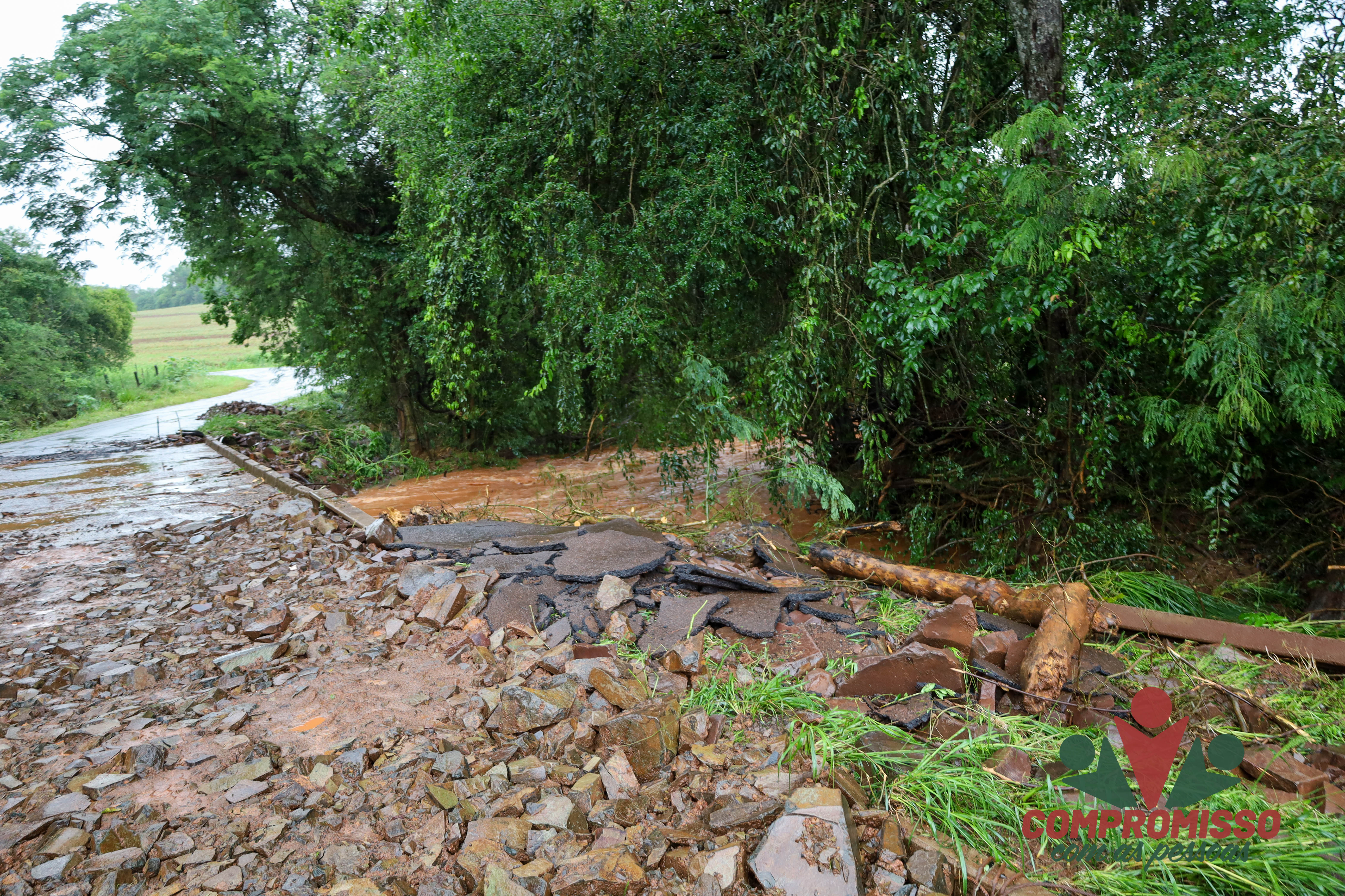 FOTOS DE MAIS PONTOS QUE SOFRERAM COM AÇÃO DO TEMPO