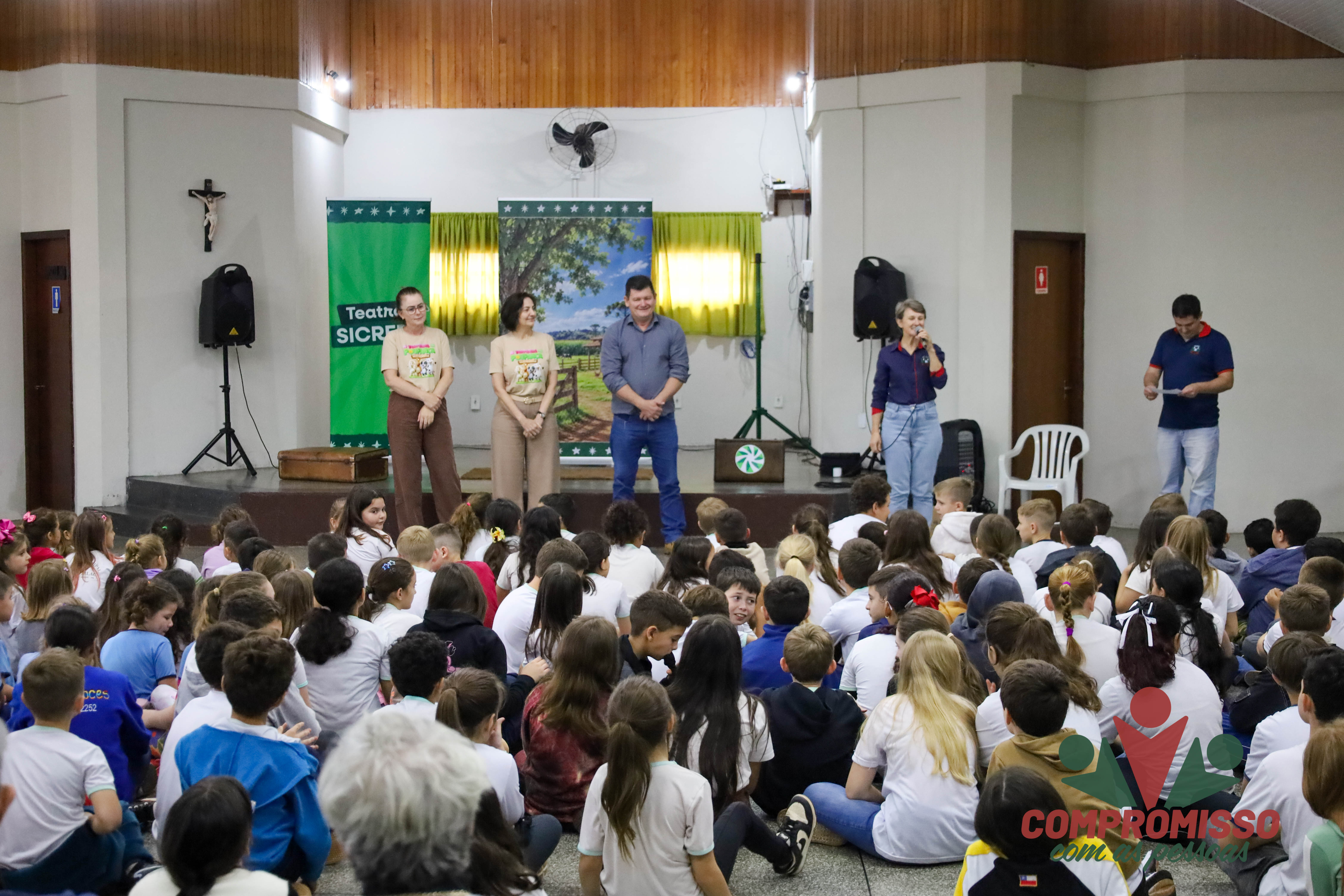 Teatro Sicredi promove Educação Financeira para mais de 240 alunos de Missal