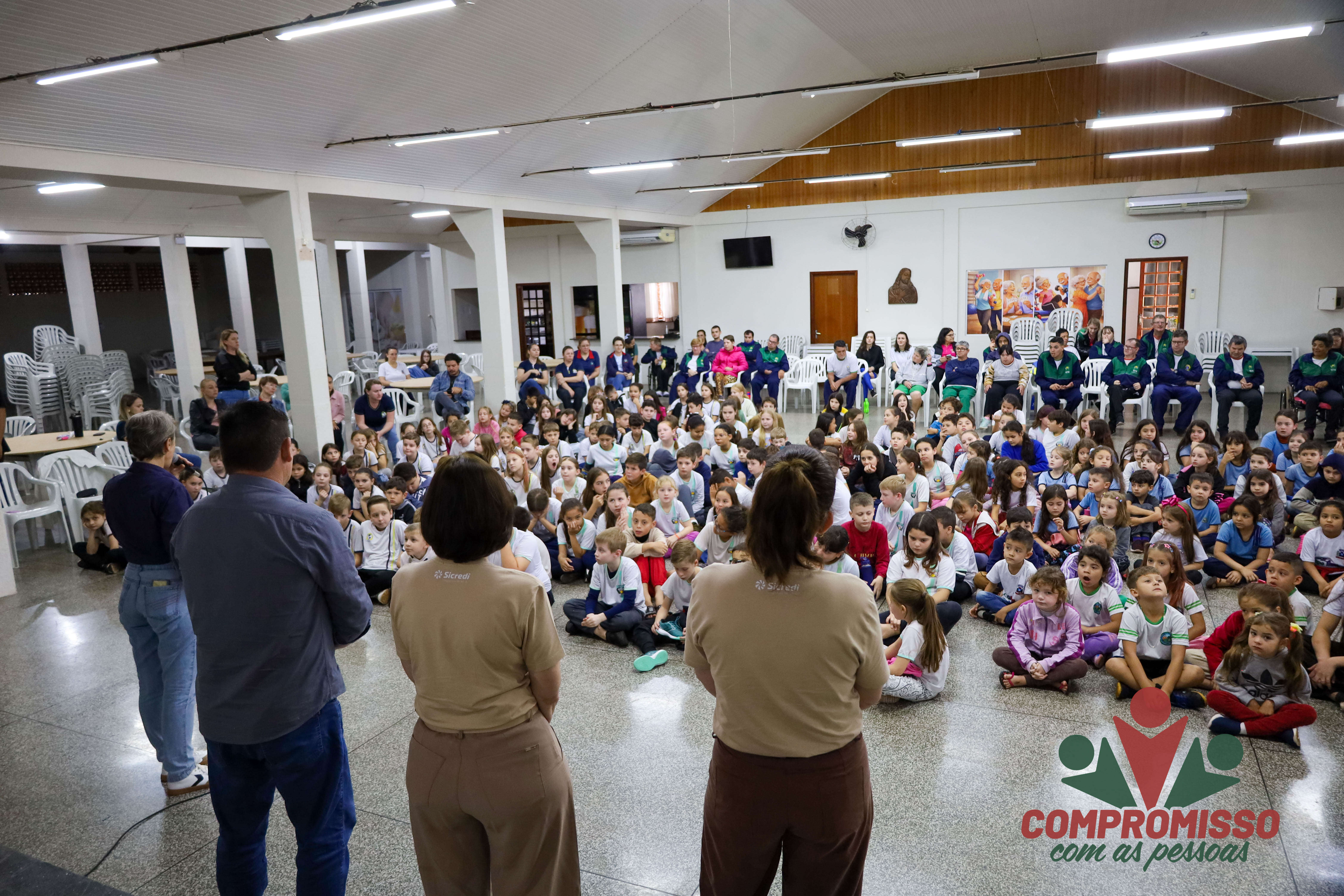 Teatro Sicredi promove Educação Financeira para mais de 240 alunos de Missal