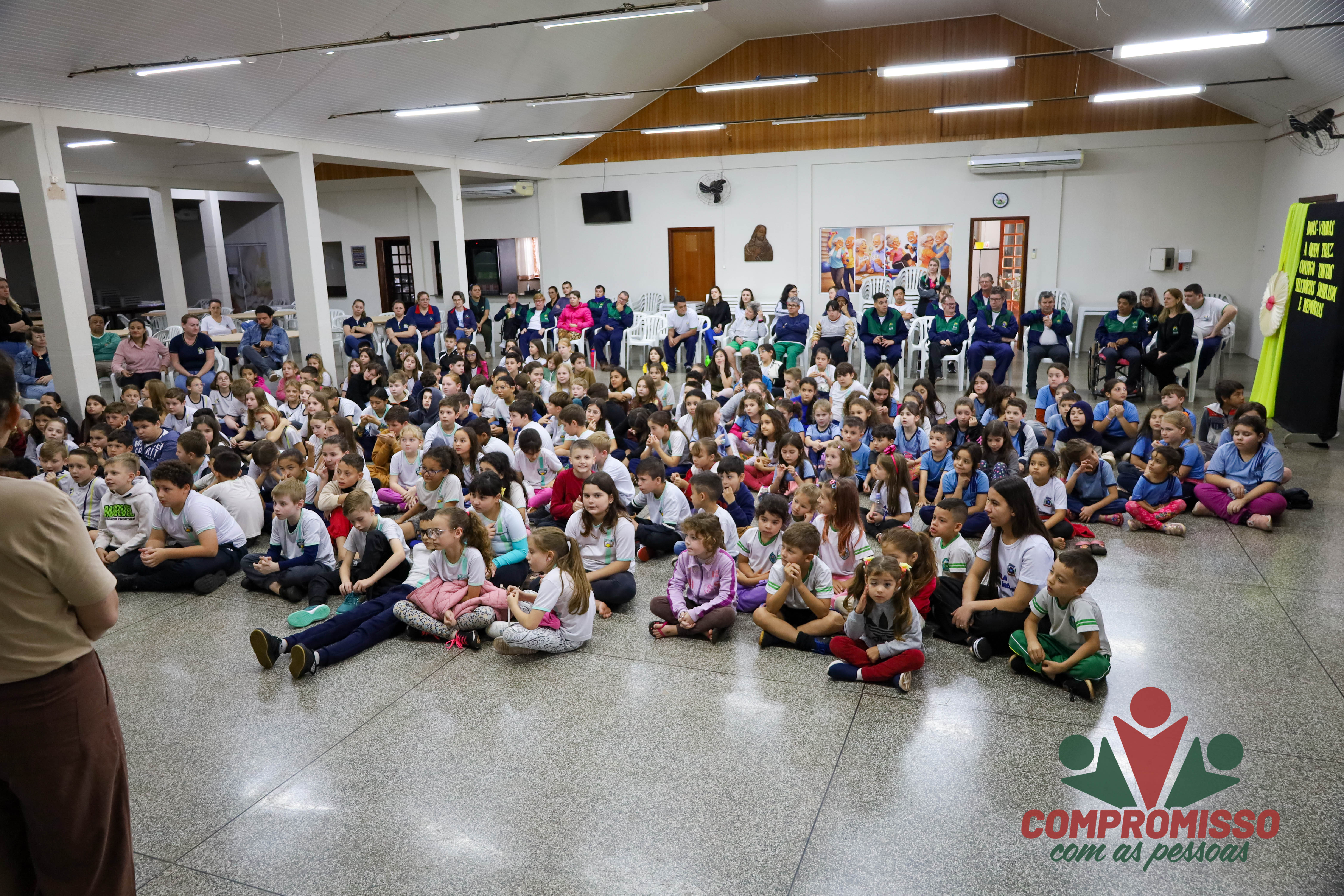 Teatro Sicredi promove Educação Financeira para mais de 240 alunos de Missal