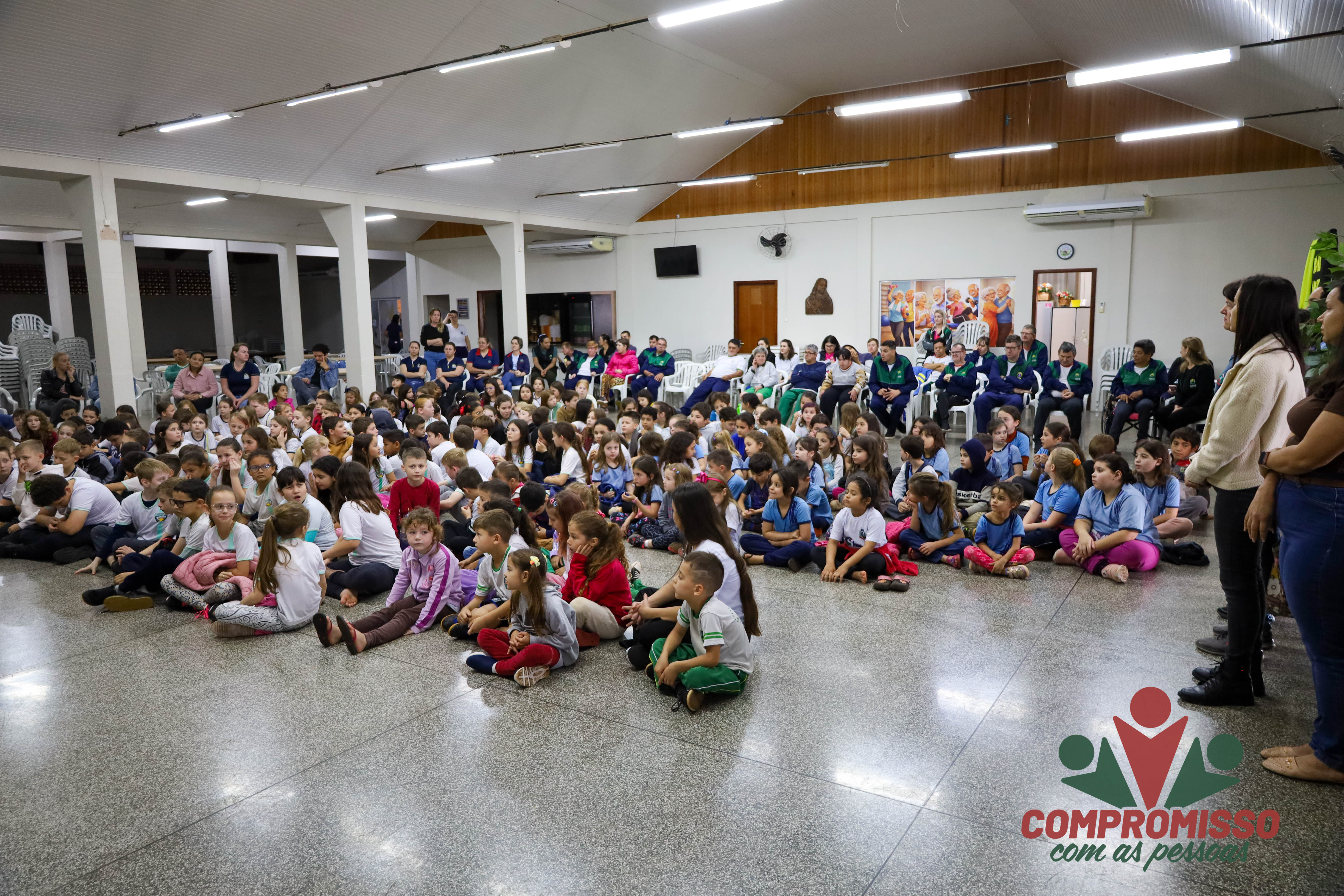 Teatro Sicredi promove Educação Financeira para mais de 240 alunos de Missal