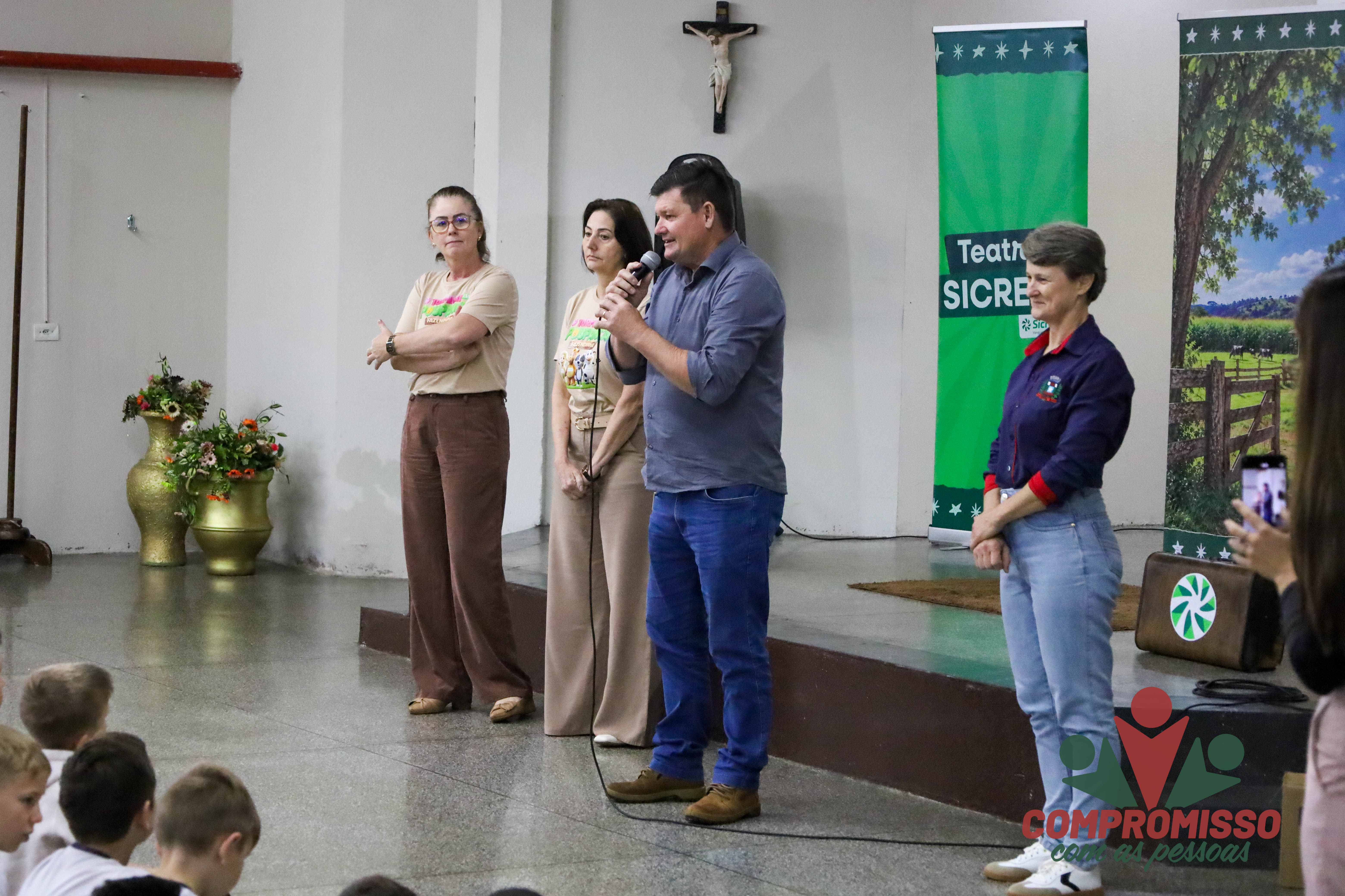 Teatro Sicredi promove Educação Financeira para mais de 240 alunos de Missal