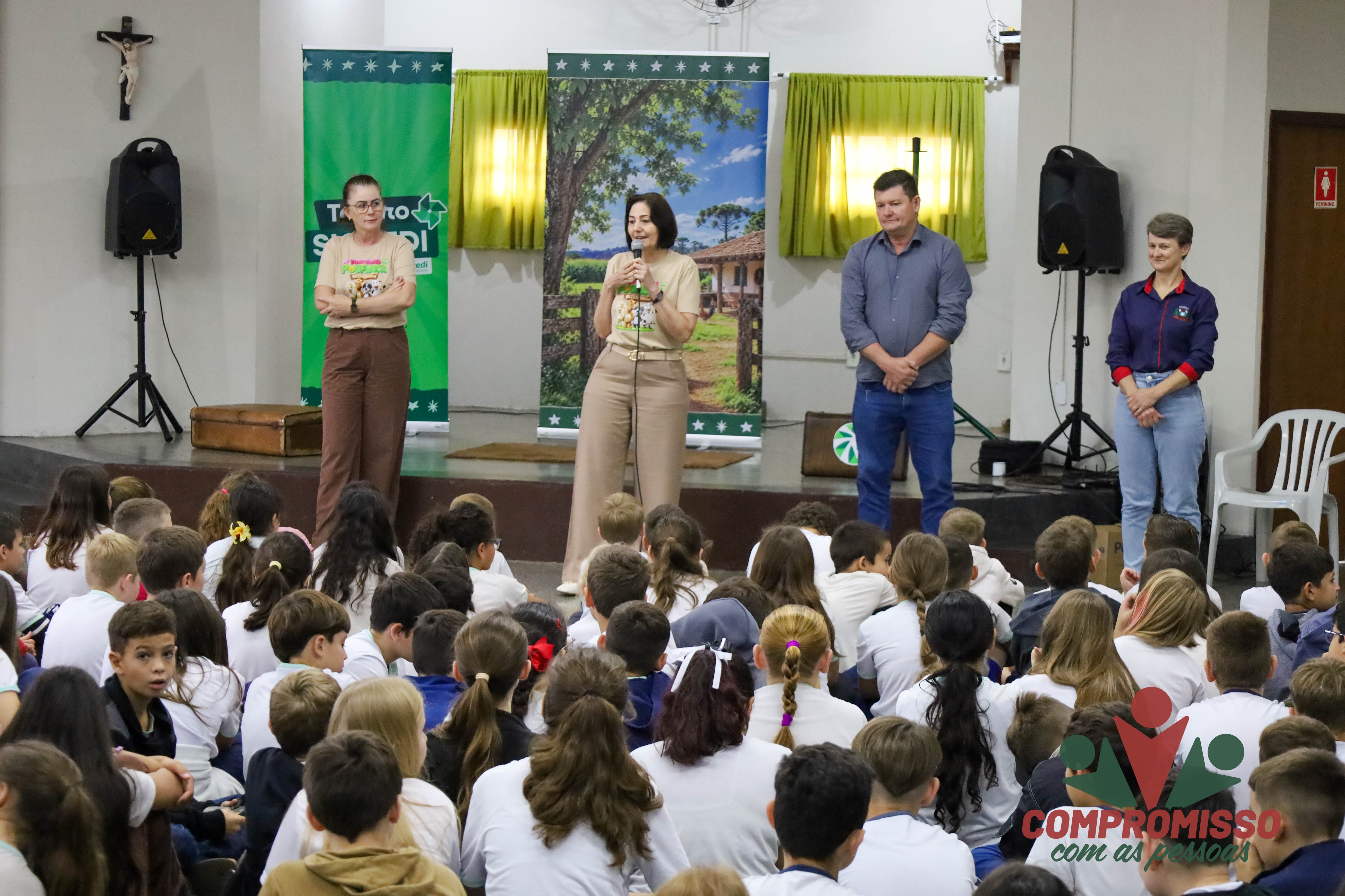 Teatro Sicredi promove Educação Financeira para mais de 240 alunos de Missal
