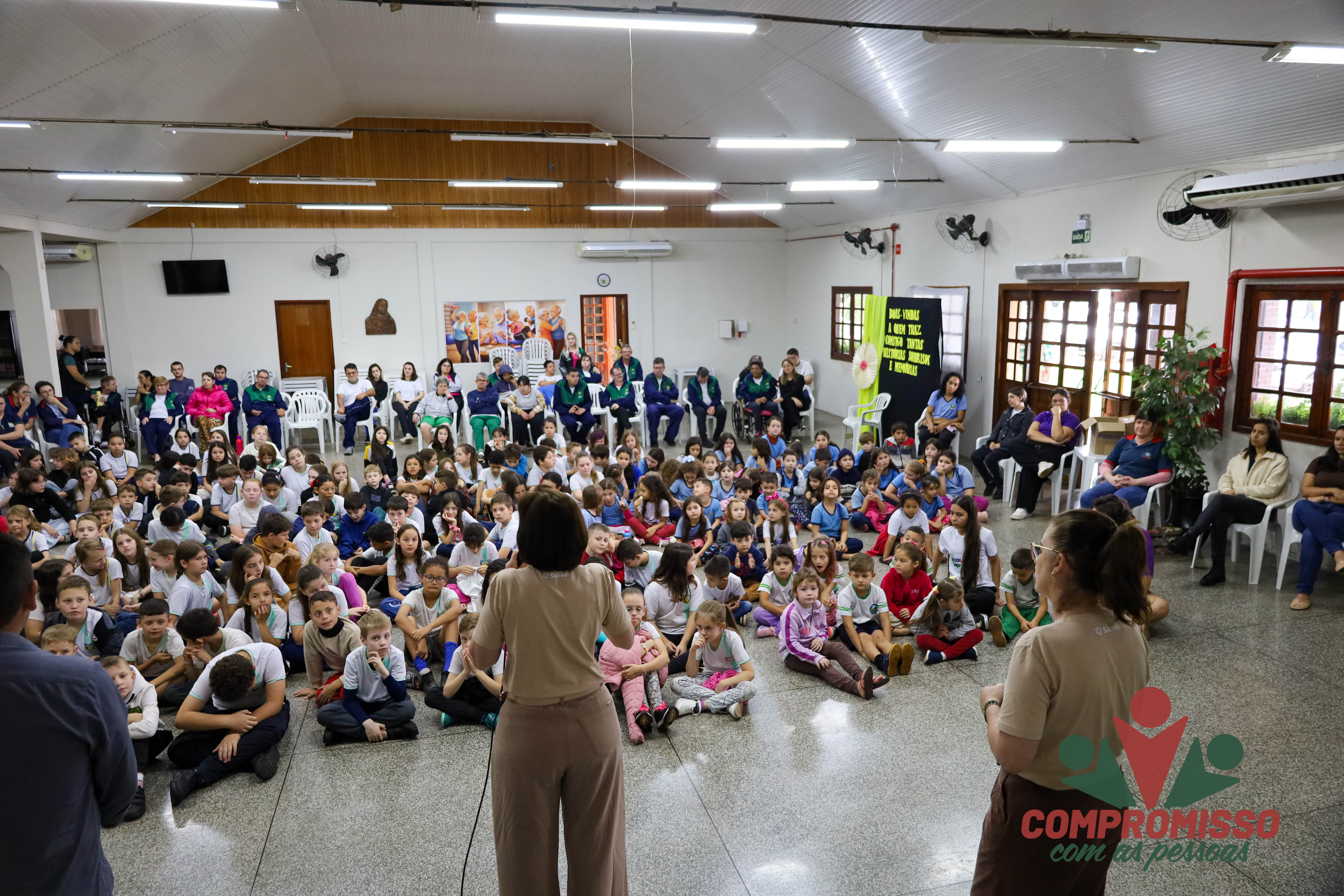Teatro Sicredi promove Educação Financeira para mais de 240 alunos de Missal