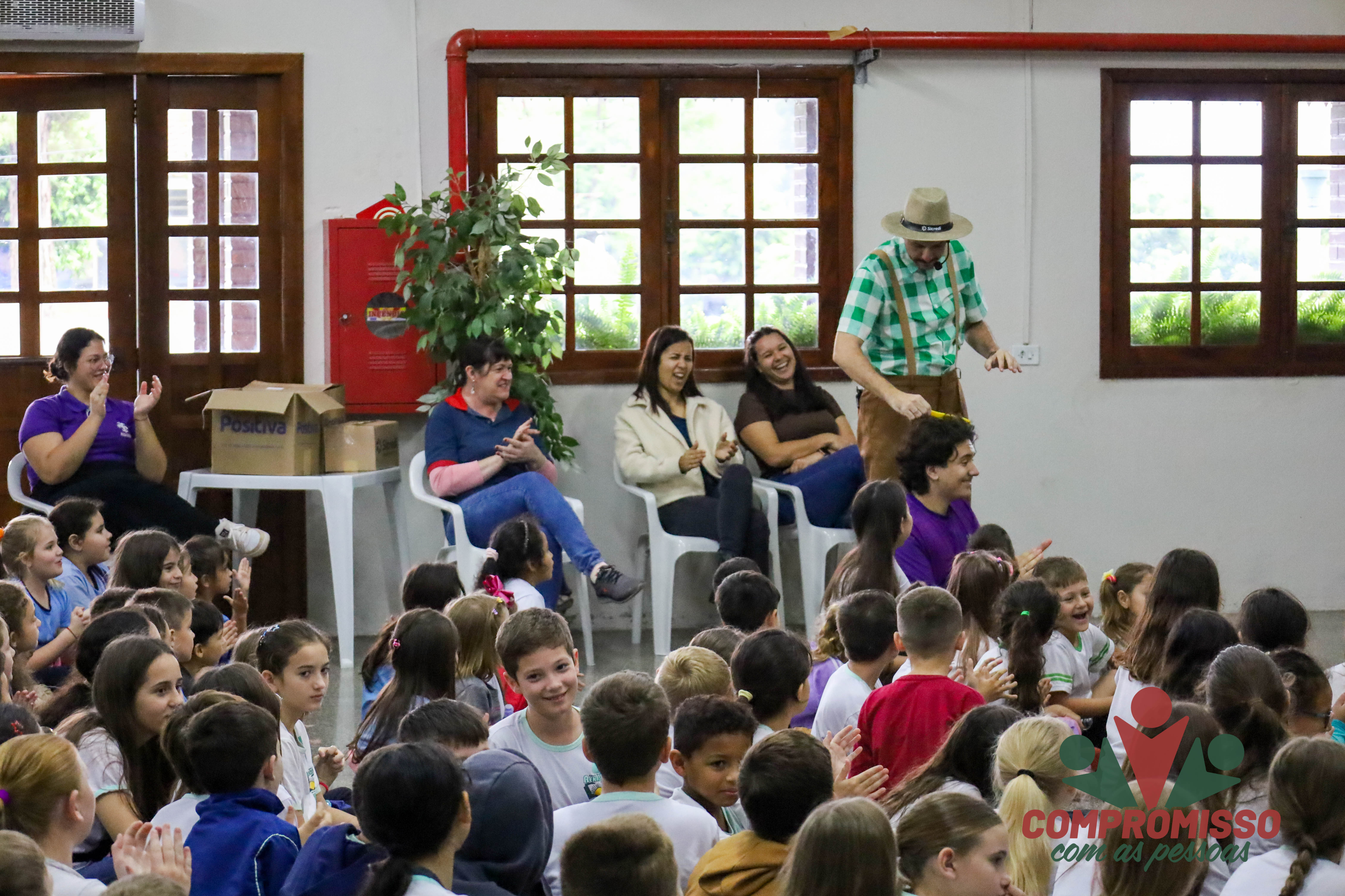 Teatro Sicredi promove Educação Financeira para mais de 240 alunos de Missal