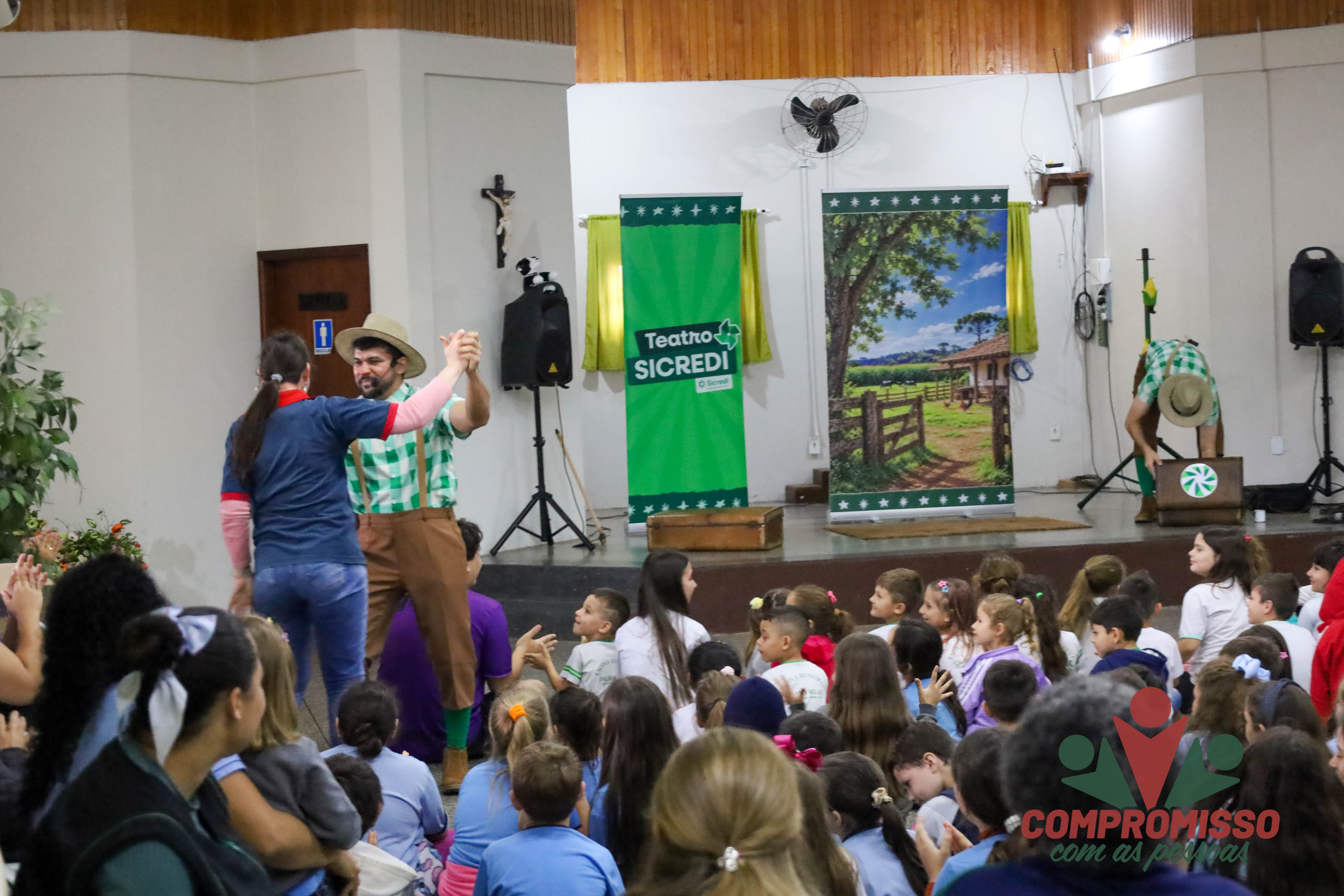Teatro Sicredi promove Educação Financeira para mais de 240 alunos de Missal