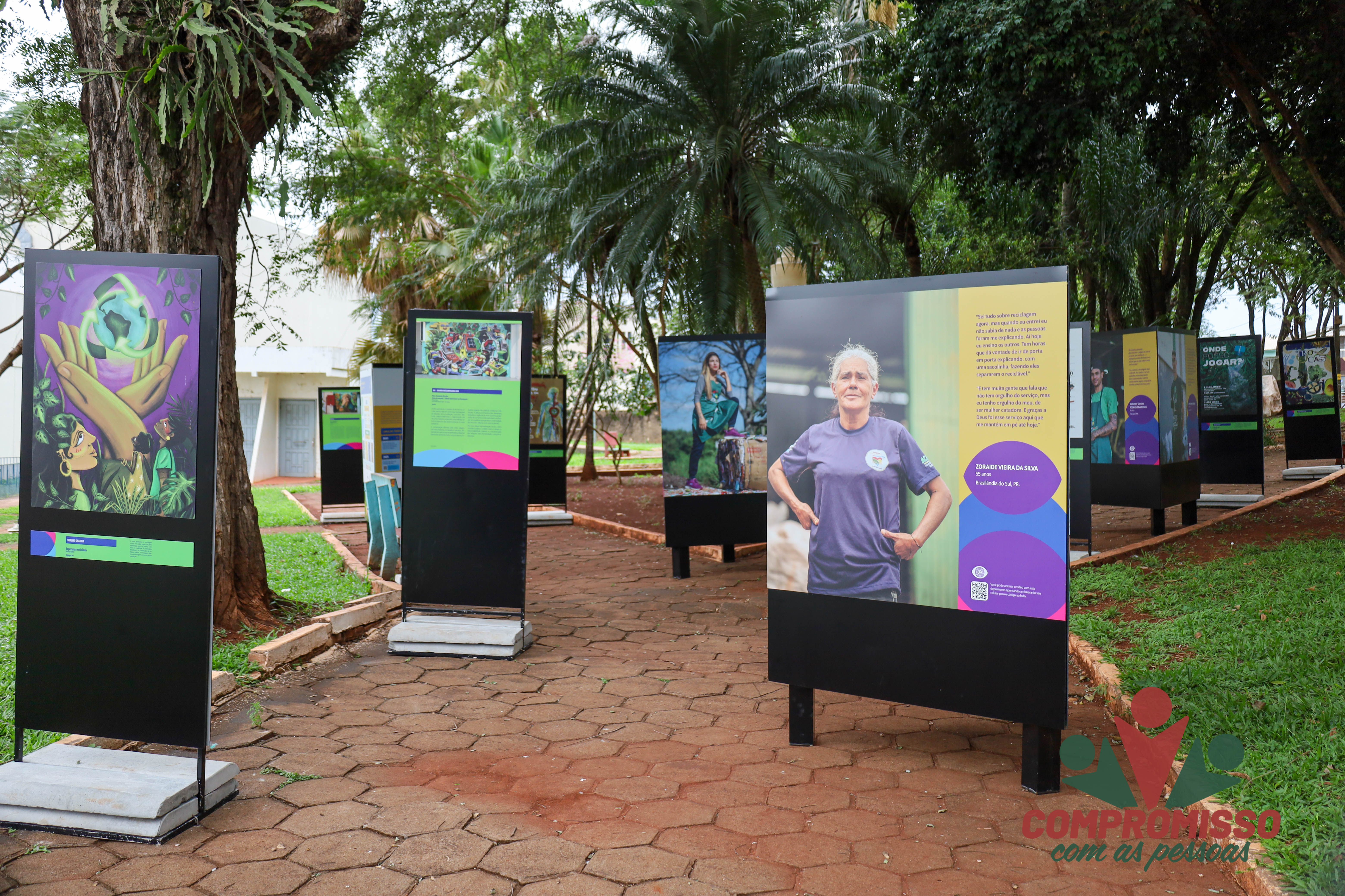 Mostra Reciclando Olhares está exposta na Praça Central de Missal