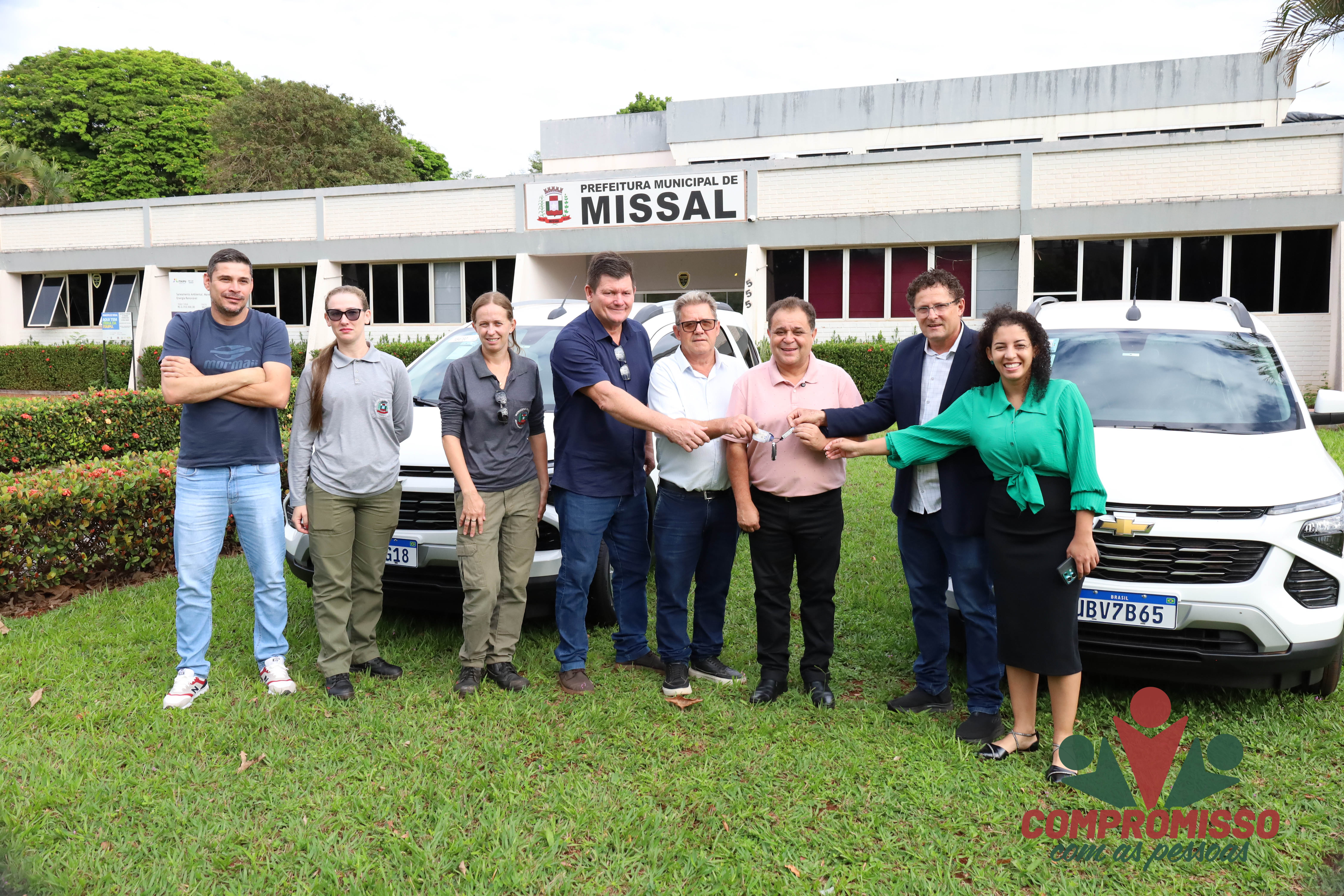 Deputado Batatinha oficializa entrega de veículo para Endemias em Missal