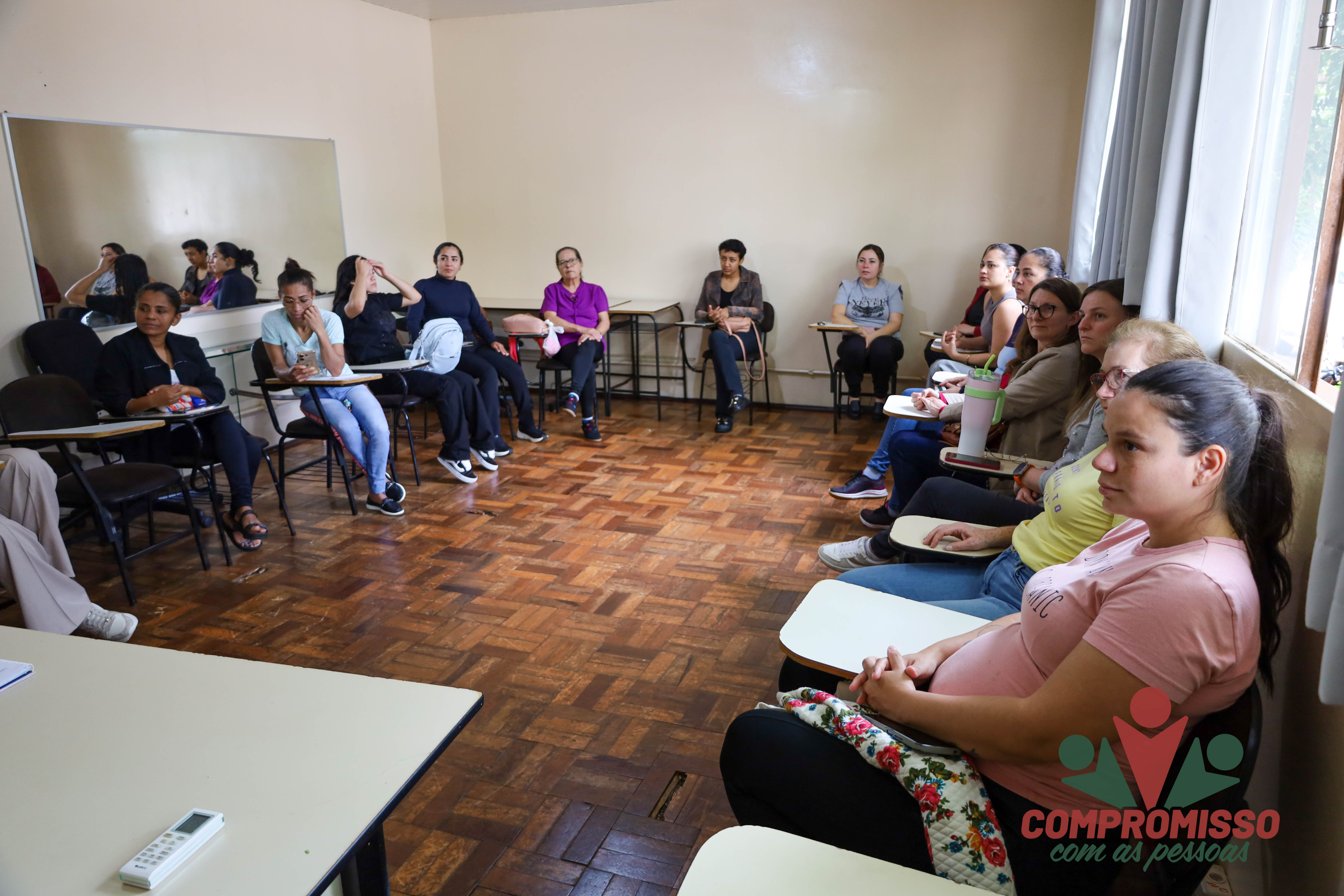 Curso de Corte de Cabelo Feminino e Escova iniciou em Missal