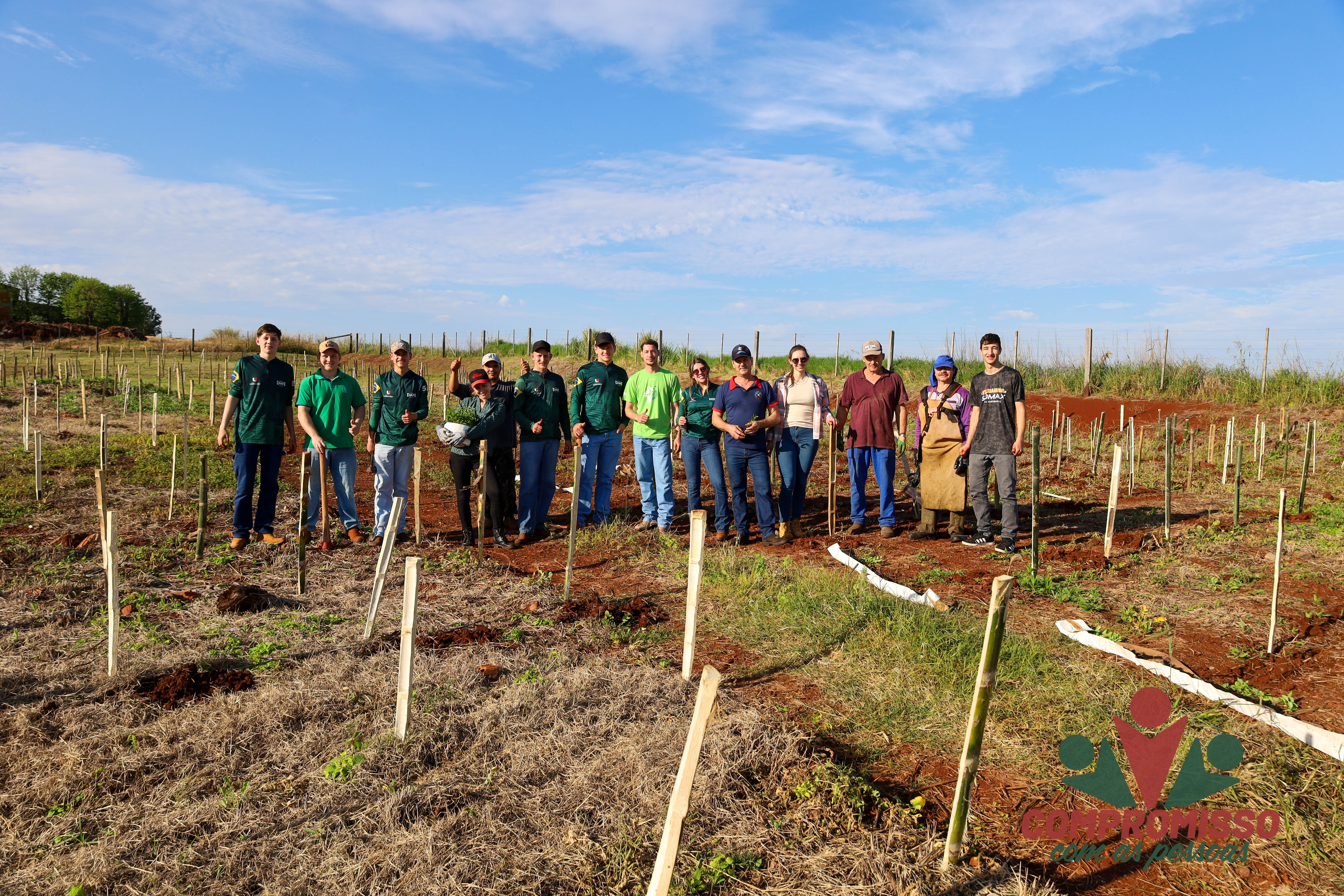 Quase mil mudas de árvores são plantadas em Área de Recuperação Ambiental em Missal