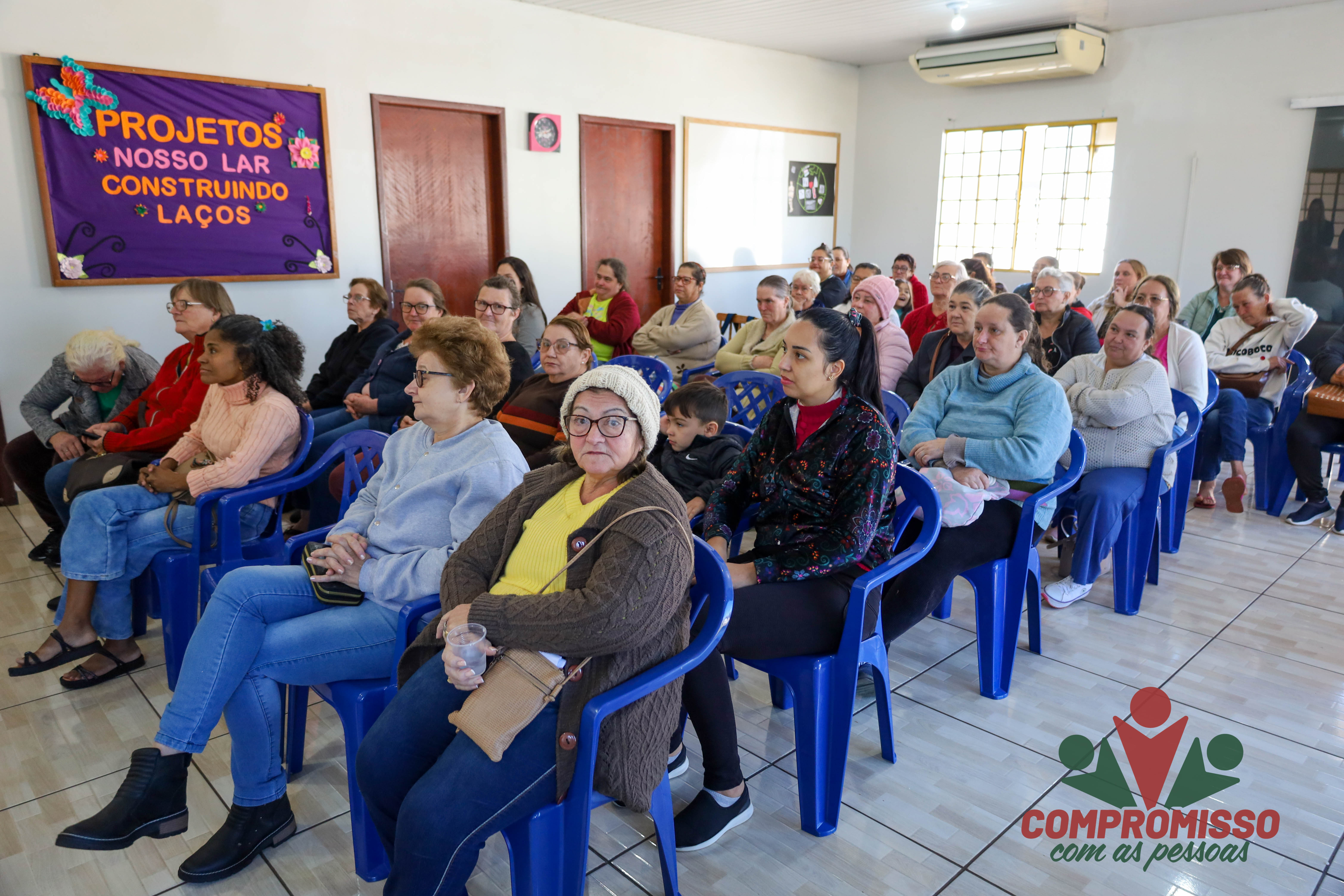 Participantes do Programa Nosso Lar participam de confraternização pelo Dia das Mães