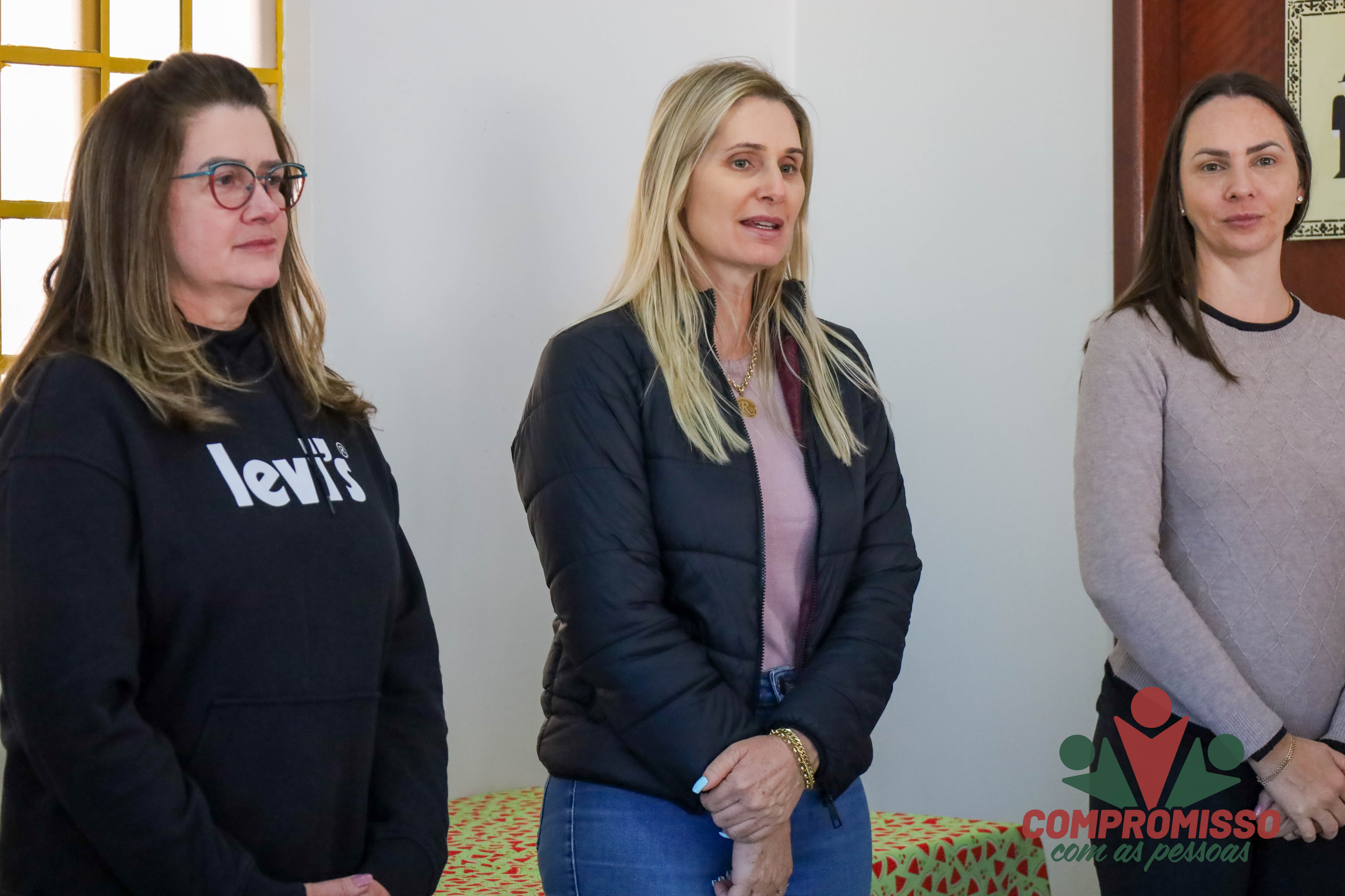 Participantes do Programa Nosso Lar participam de confraternização pelo Dia das Mães