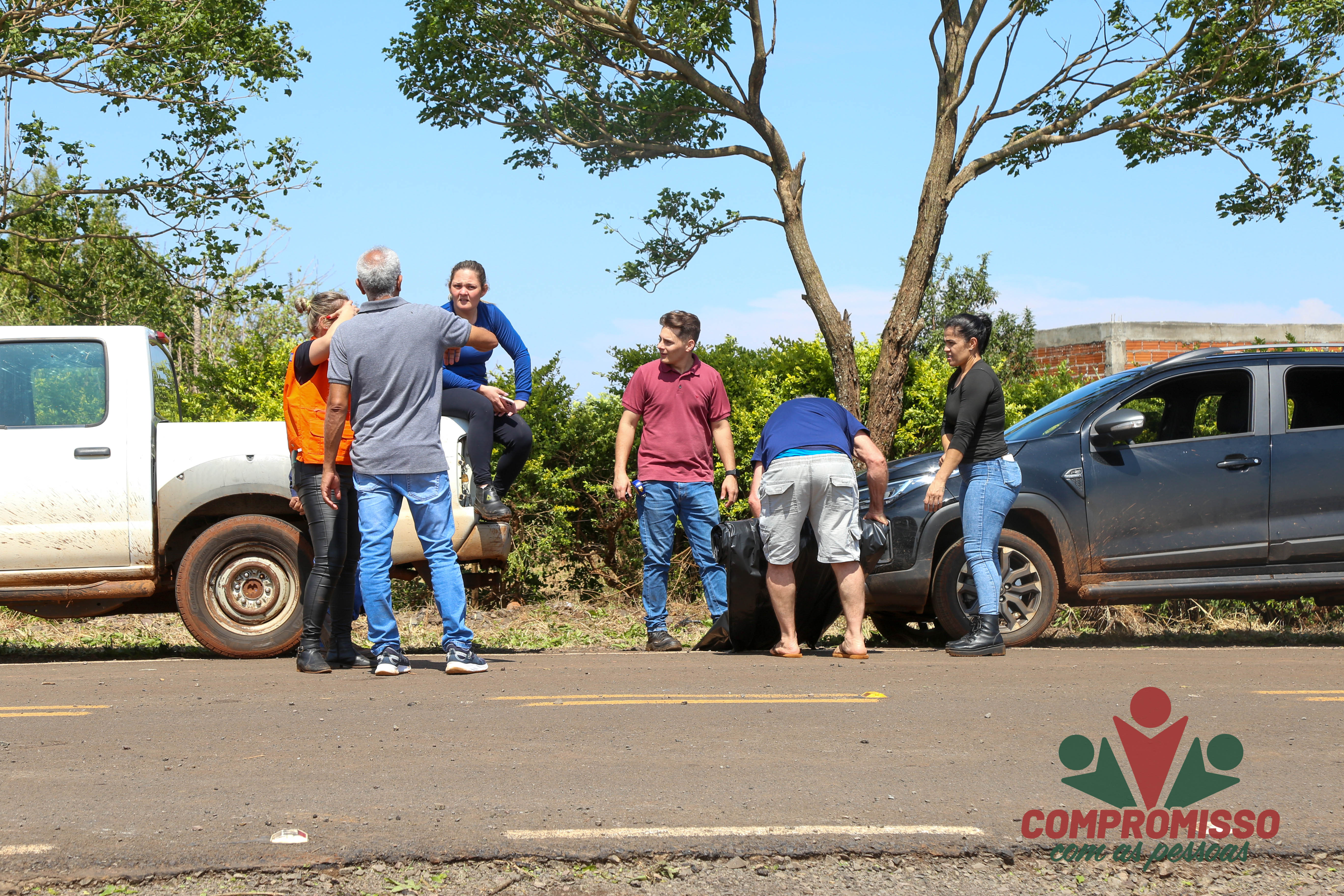 Voluntários de Missal Prestam apoio a atingidos por granizo em Ramilândia