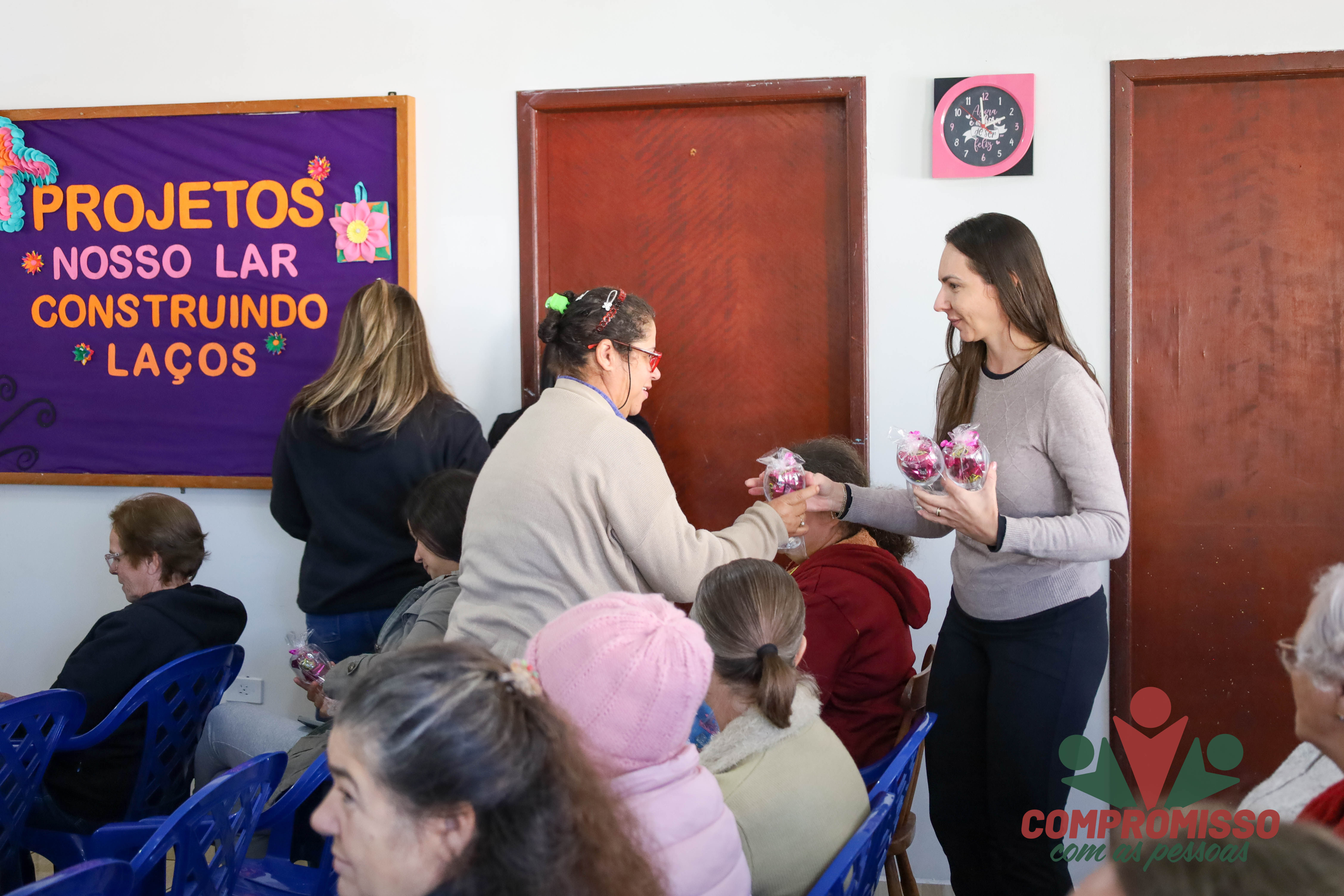 Participantes do Programa Nosso Lar participam de confraternização pelo Dia das Mães