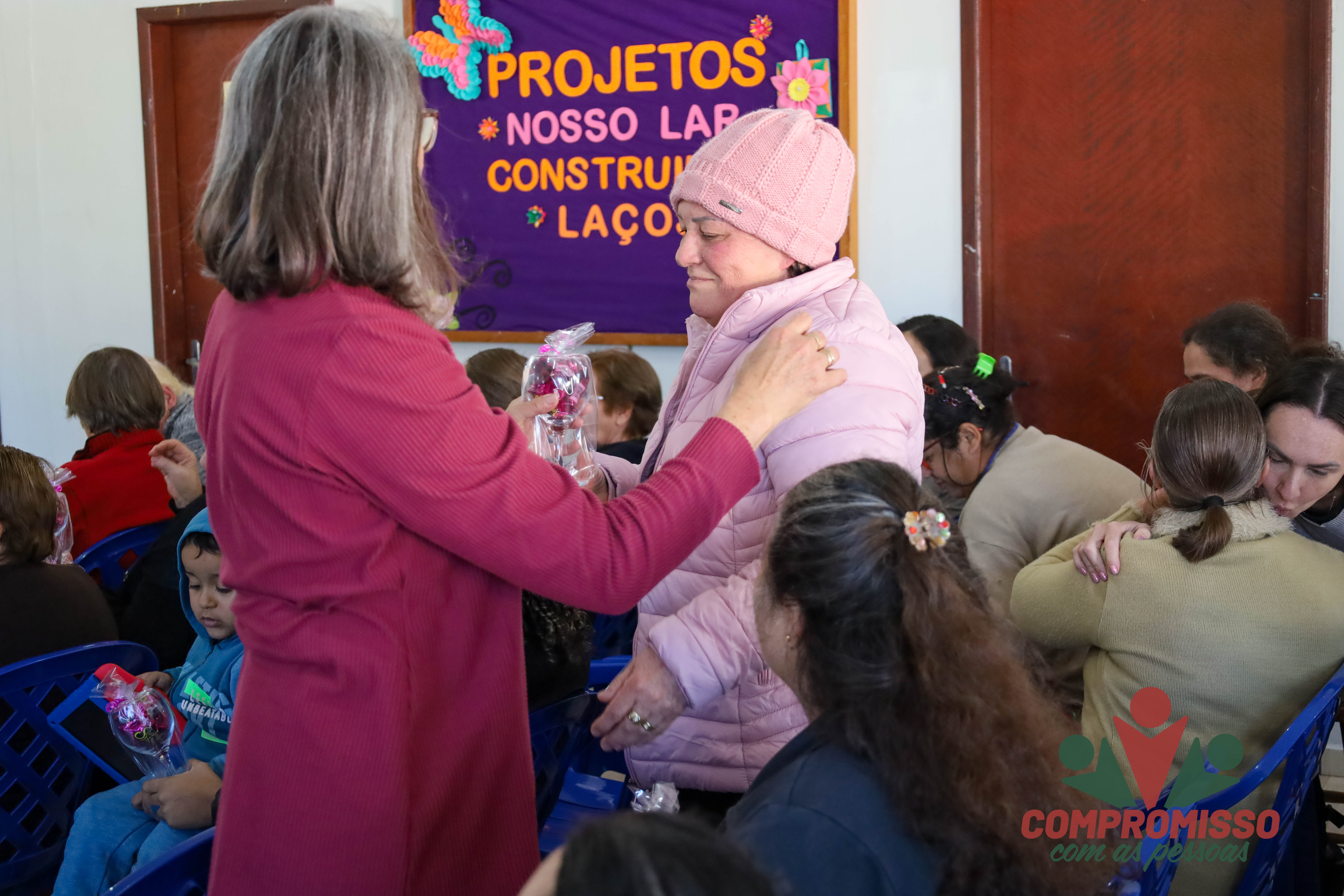 Participantes do Programa Nosso Lar participam de confraternização pelo Dia das Mães