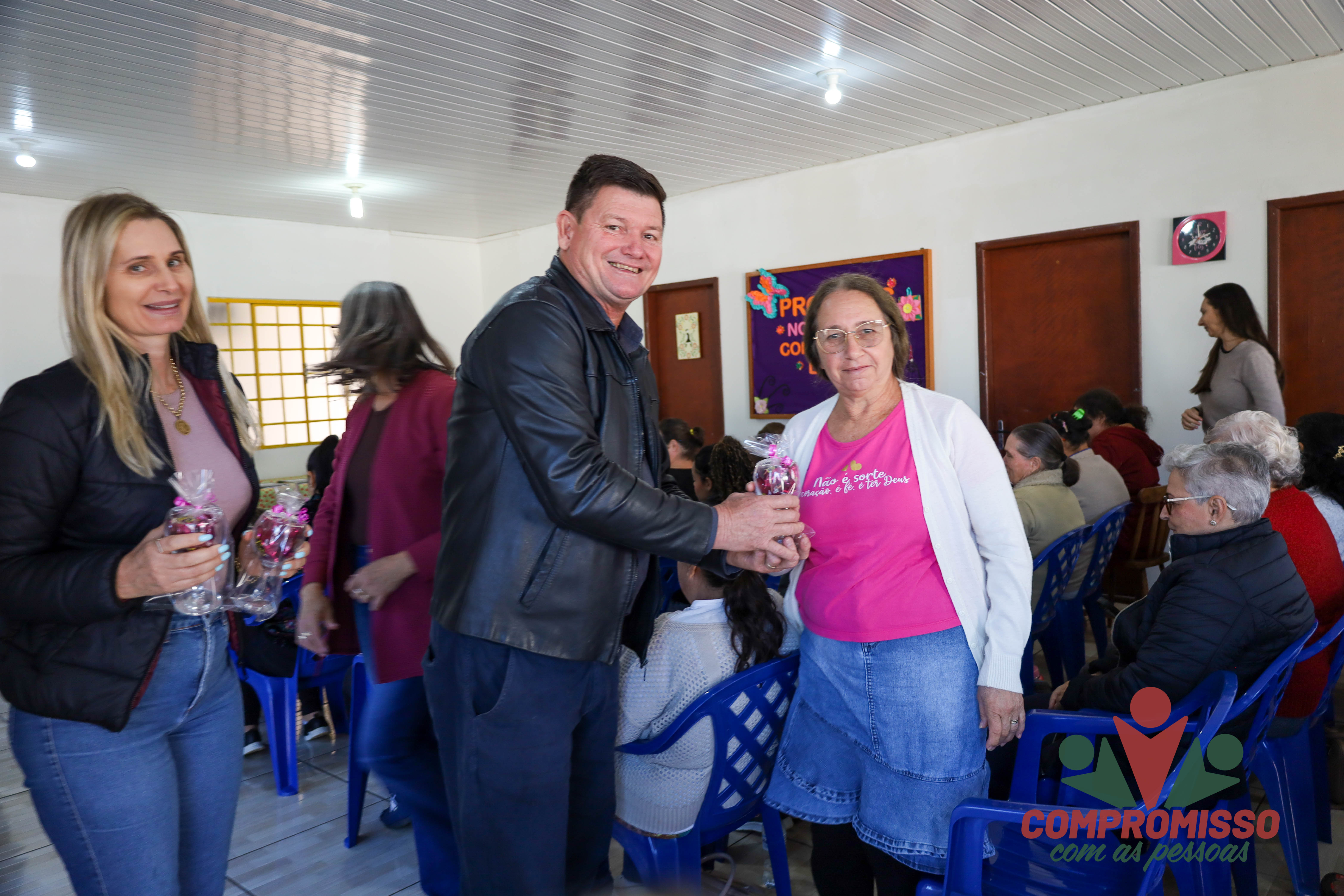 Participantes do Programa Nosso Lar participam de confraternização pelo Dia das Mães