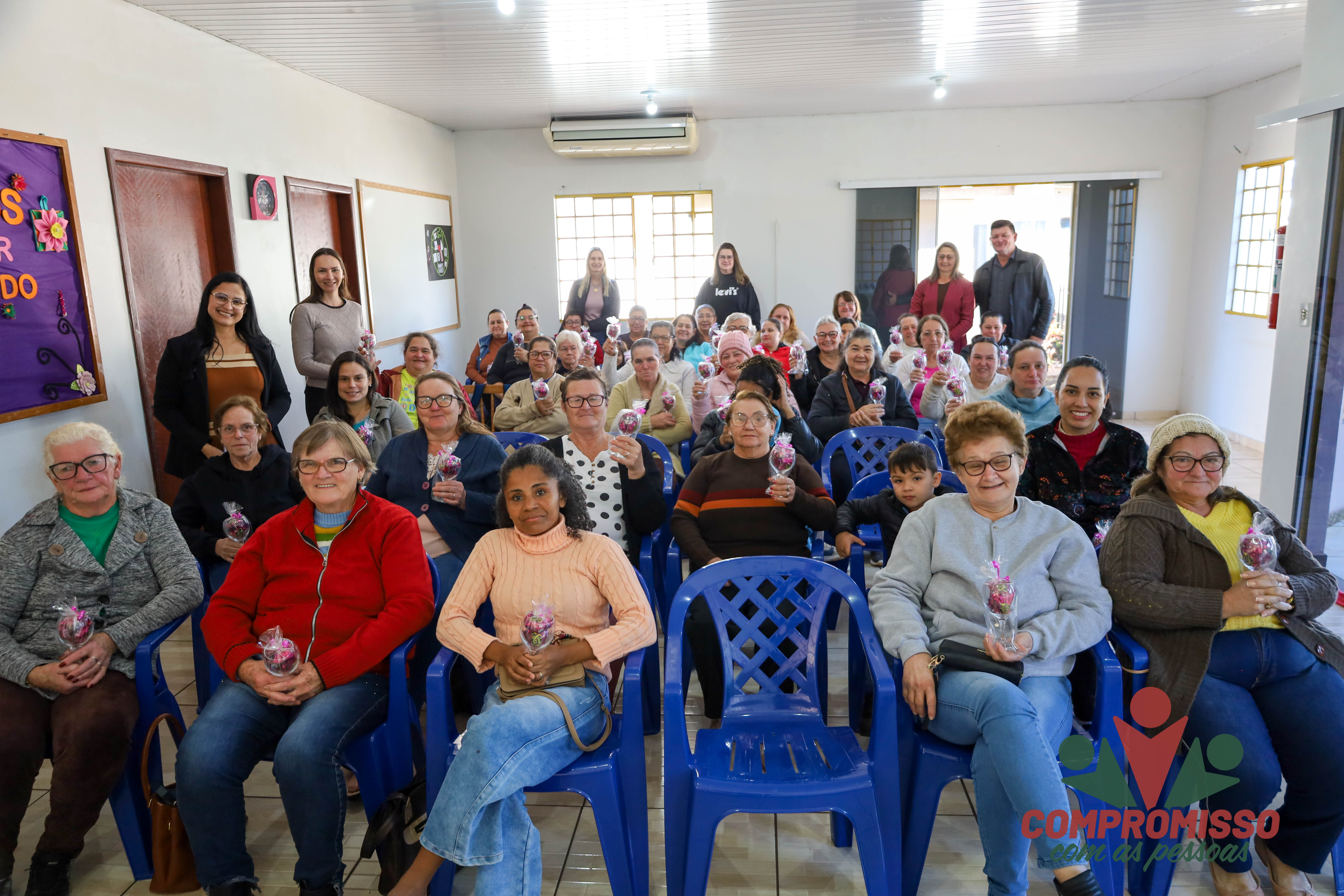 Participantes do Programa Nosso Lar participam de confraternização pelo Dia das Mães