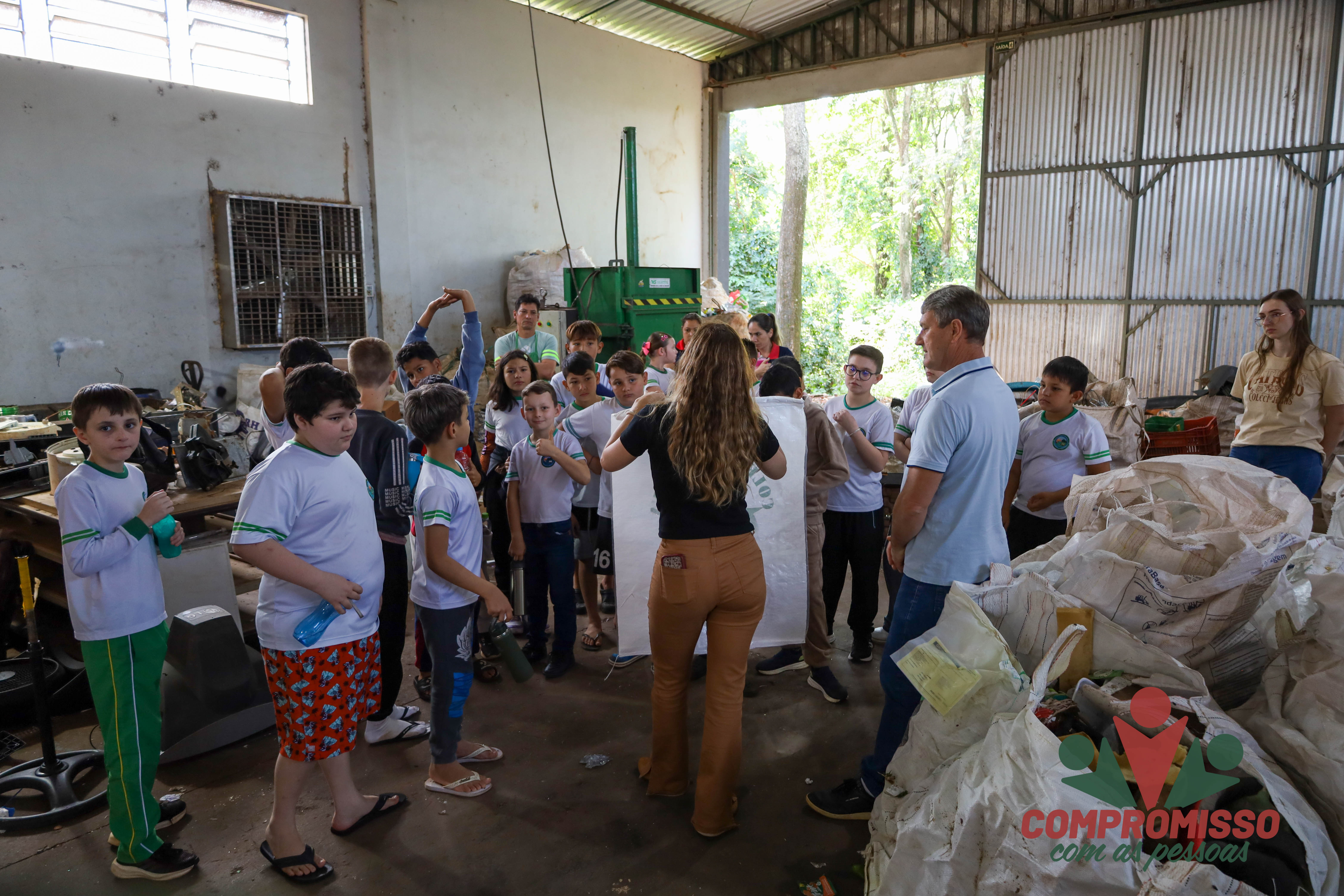 Turmas do 5º ano da Rede Municipal de Educação visitam Acamis e Aterro Sanitário em Missal