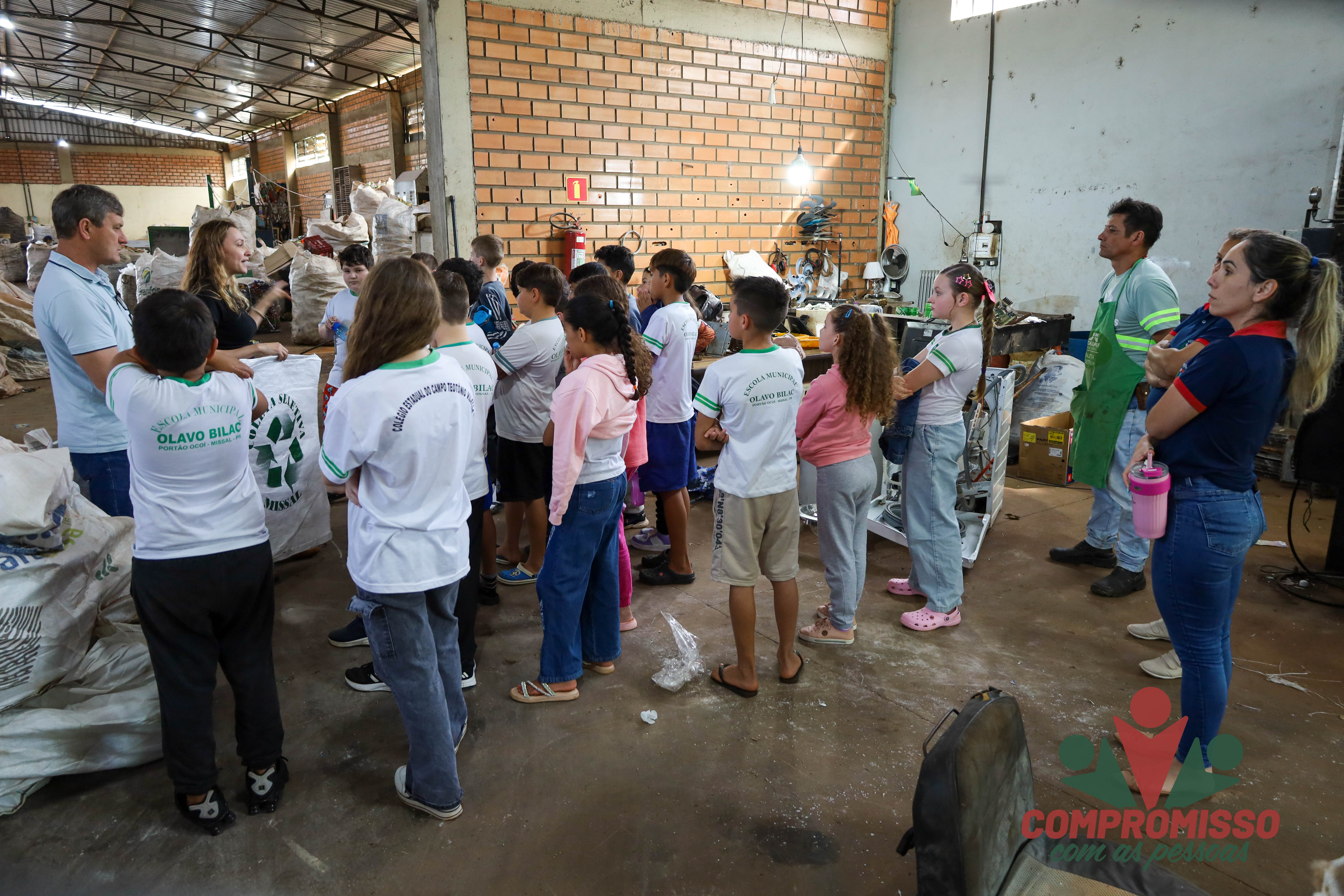 Turmas do 5º ano da Rede Municipal de Educação visitam Acamis e Aterro Sanitário em Missal