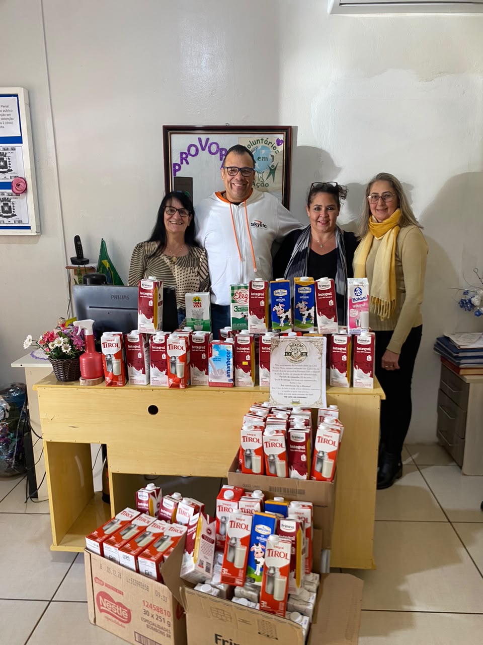 Provopar recebe mais de duzentas caixas de leite arrecadadas pelo CTG Porteira Nova