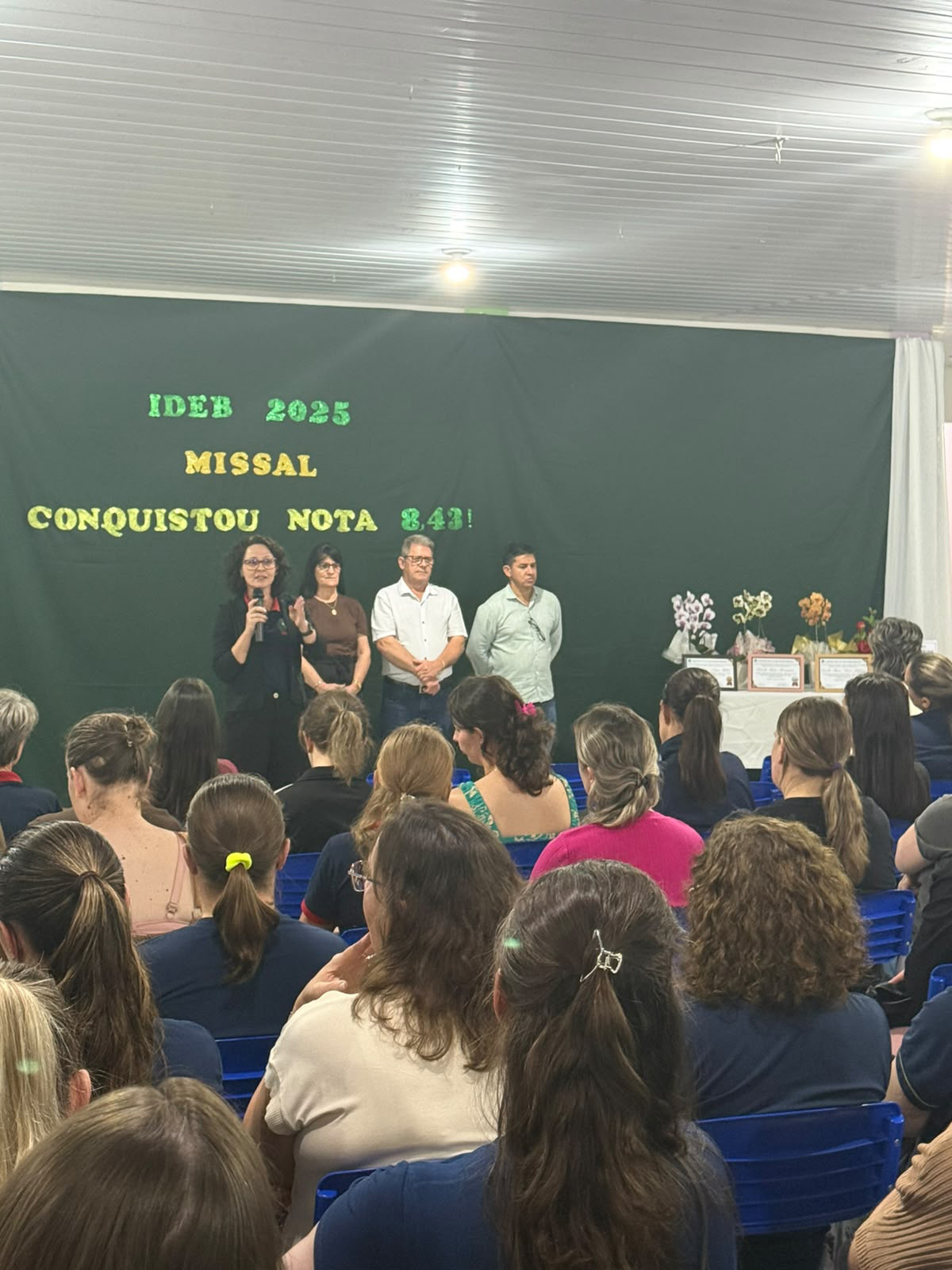 Secretaria de Educação de Missal entrega certificados pela nota no IDEB
