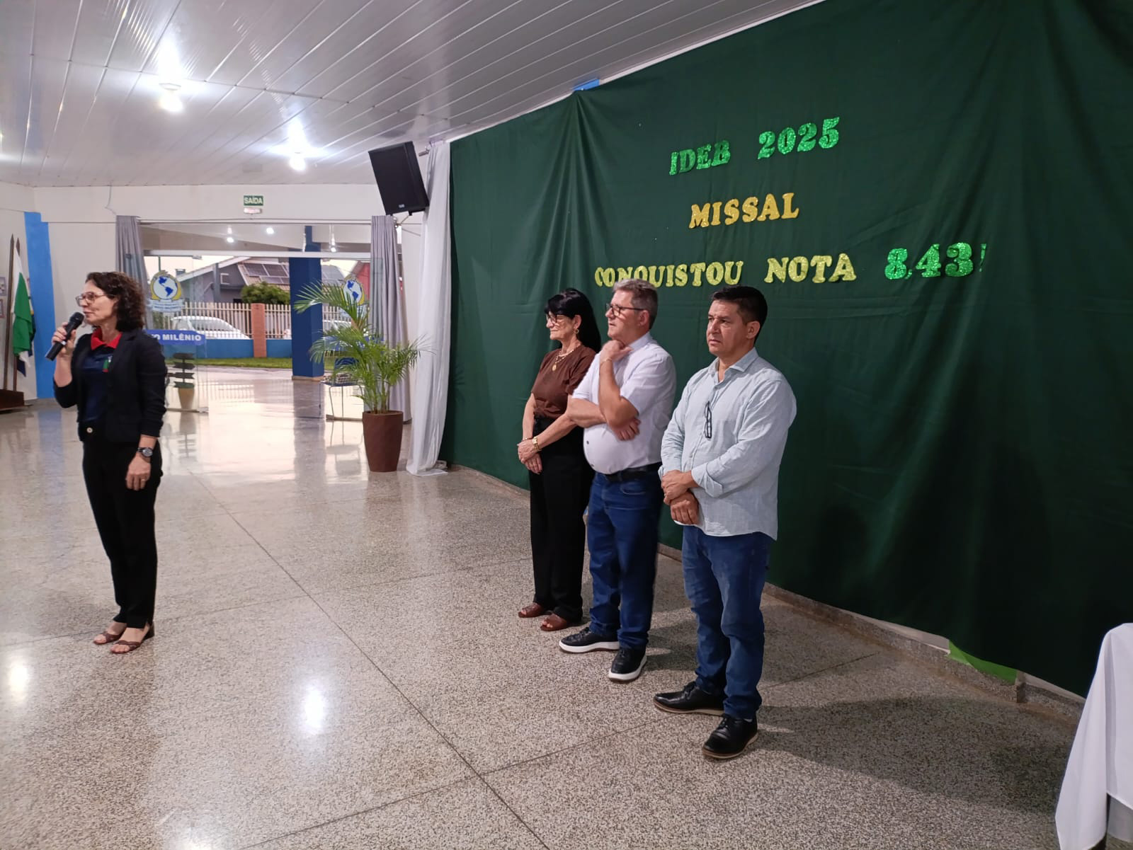 Secretaria de Educação de Missal entrega certificados pela nota no IDEB