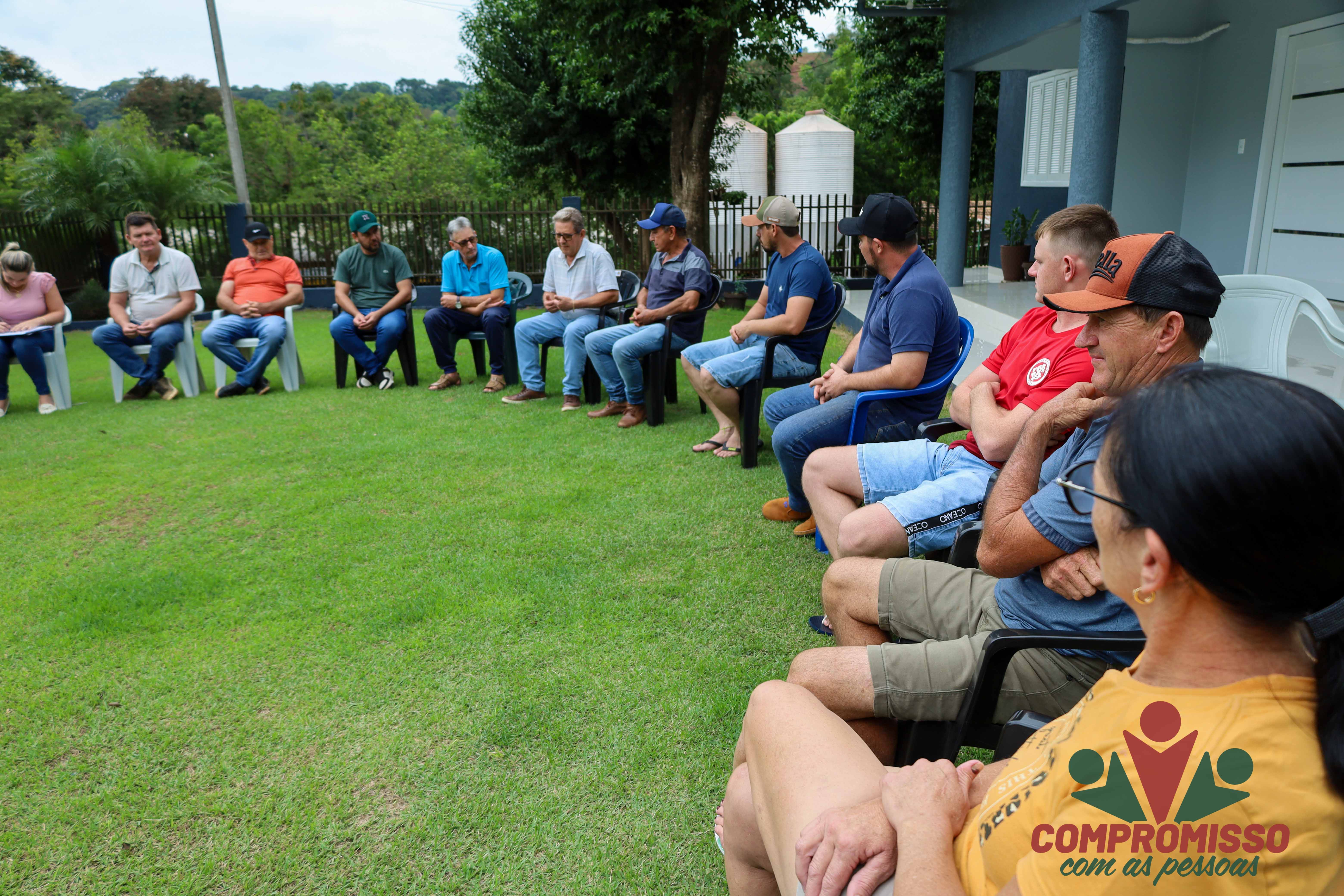 Administração se reúne com moradores da Comunidade de São José dos Pinhais para tratar sobre Readequação de estrada