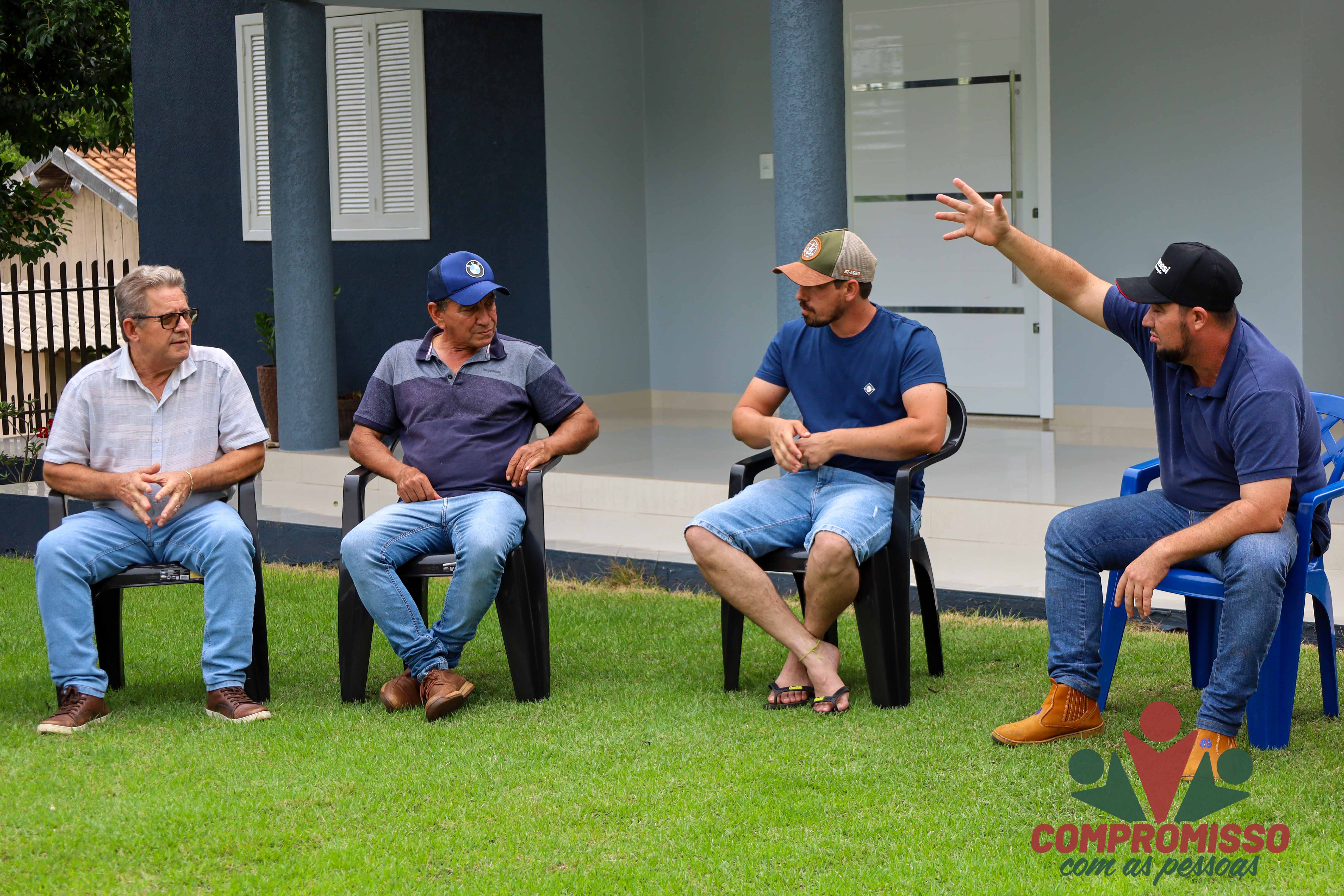 Administração se reúne com moradores da Comunidade de São José dos Pinhais para tratar sobre Readequação de estrada